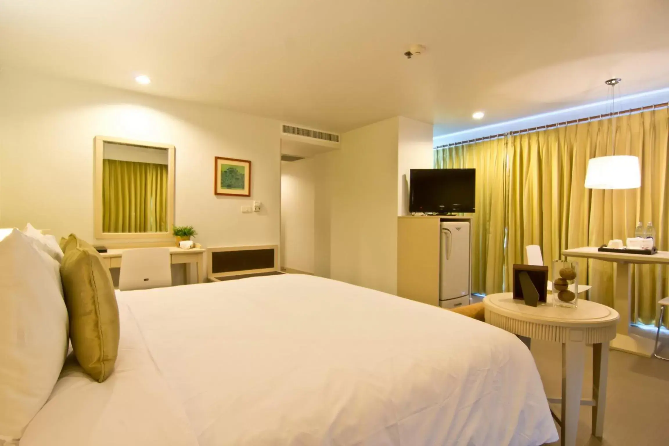 Bedroom in Sunshine Vista Hotel - SHA Plus