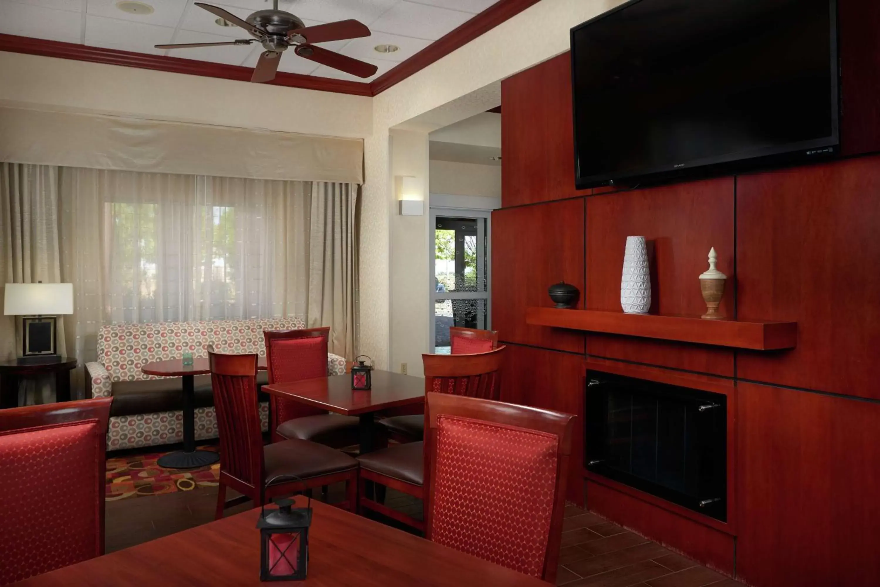 Lobby or reception, Lounge/Bar in Hampton Inn & Suites Roswell