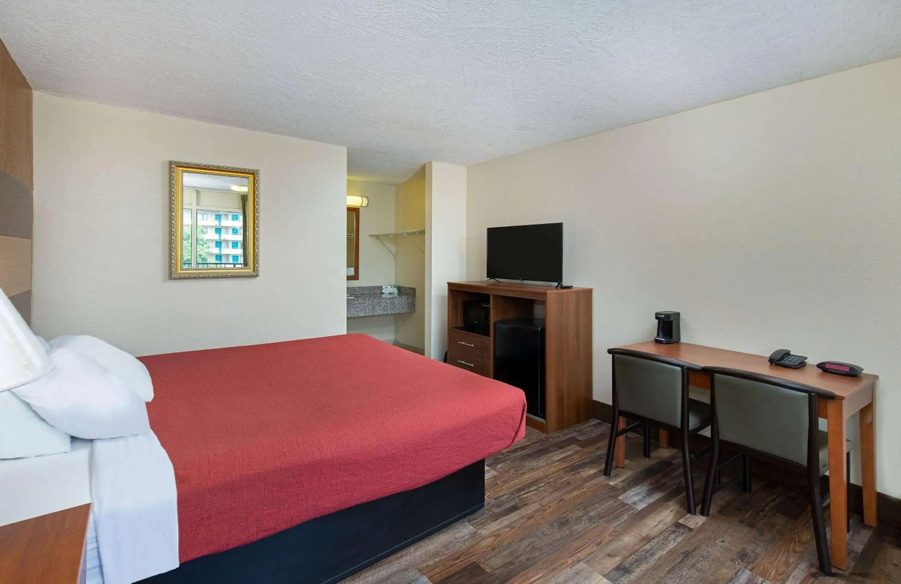 Photo of the whole room, Bed in Americana Inn a Travelodge by Wyndham Photo of the whole room, Bed in Americana Inn a Travelodge by Wyndham