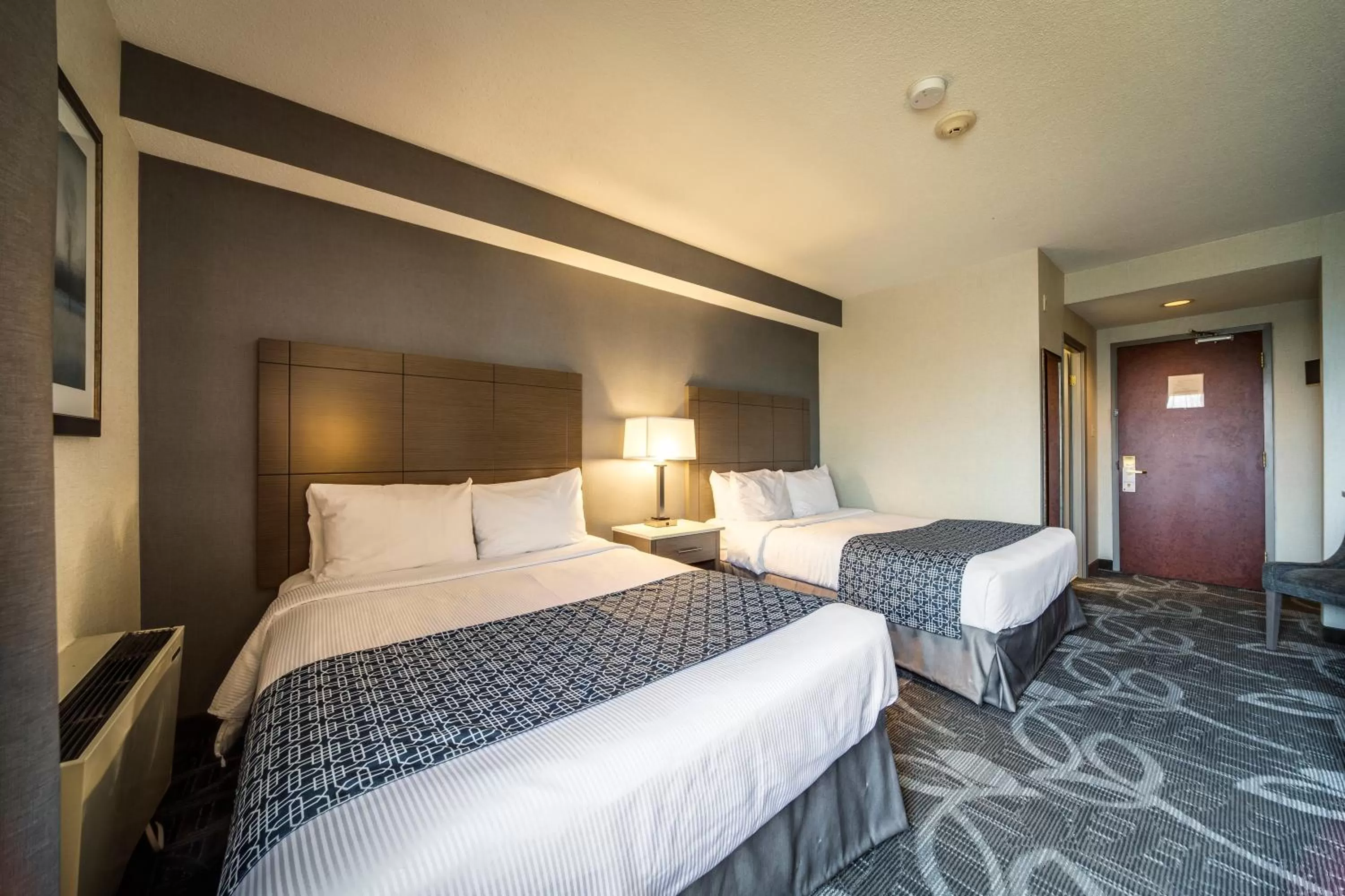 Photo of the whole room, Bed in Monte Carlo Inn Airport Suites