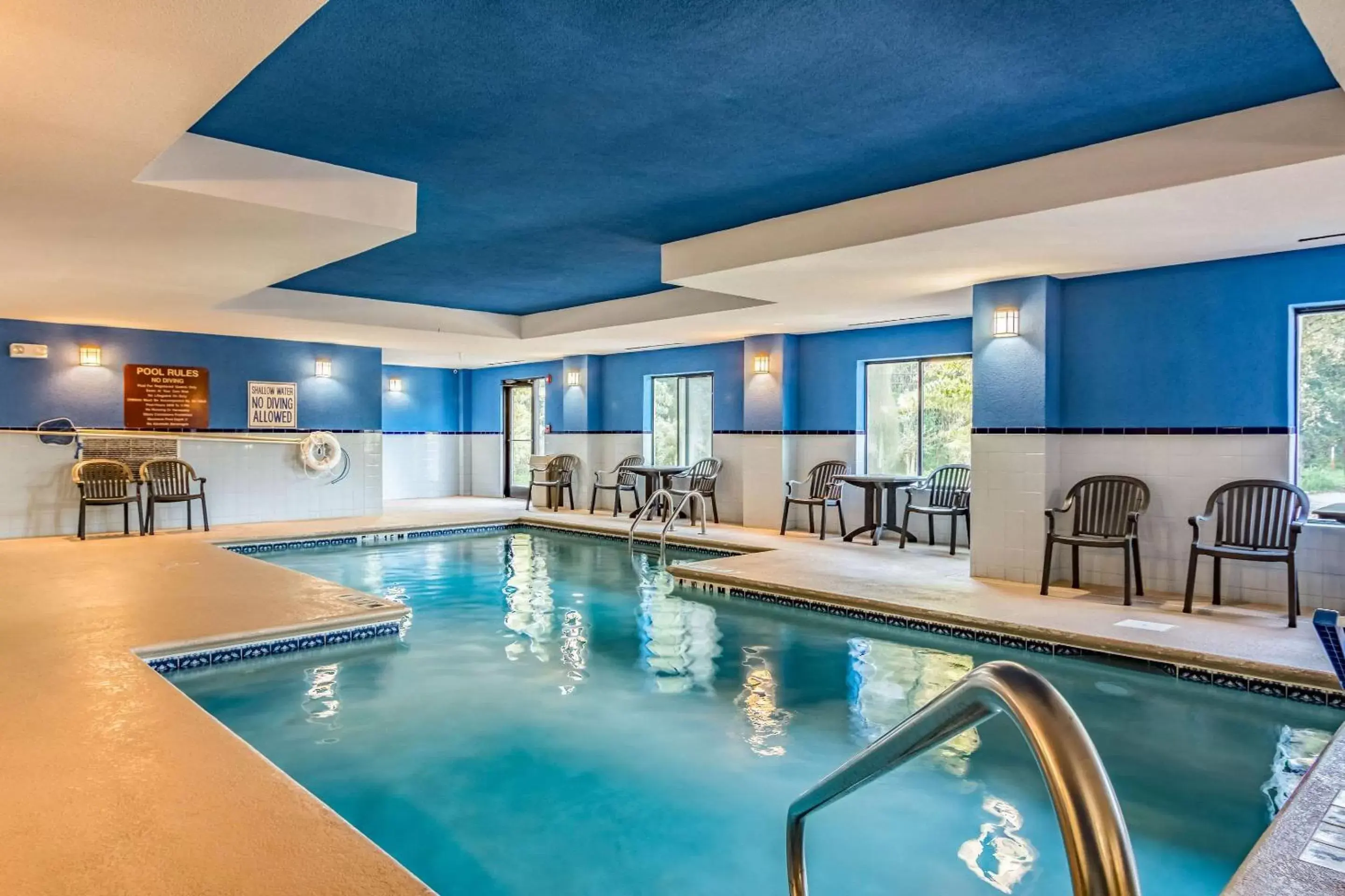 On site, Swimming Pool in Comfort Inn & Suites Lookout Mountain