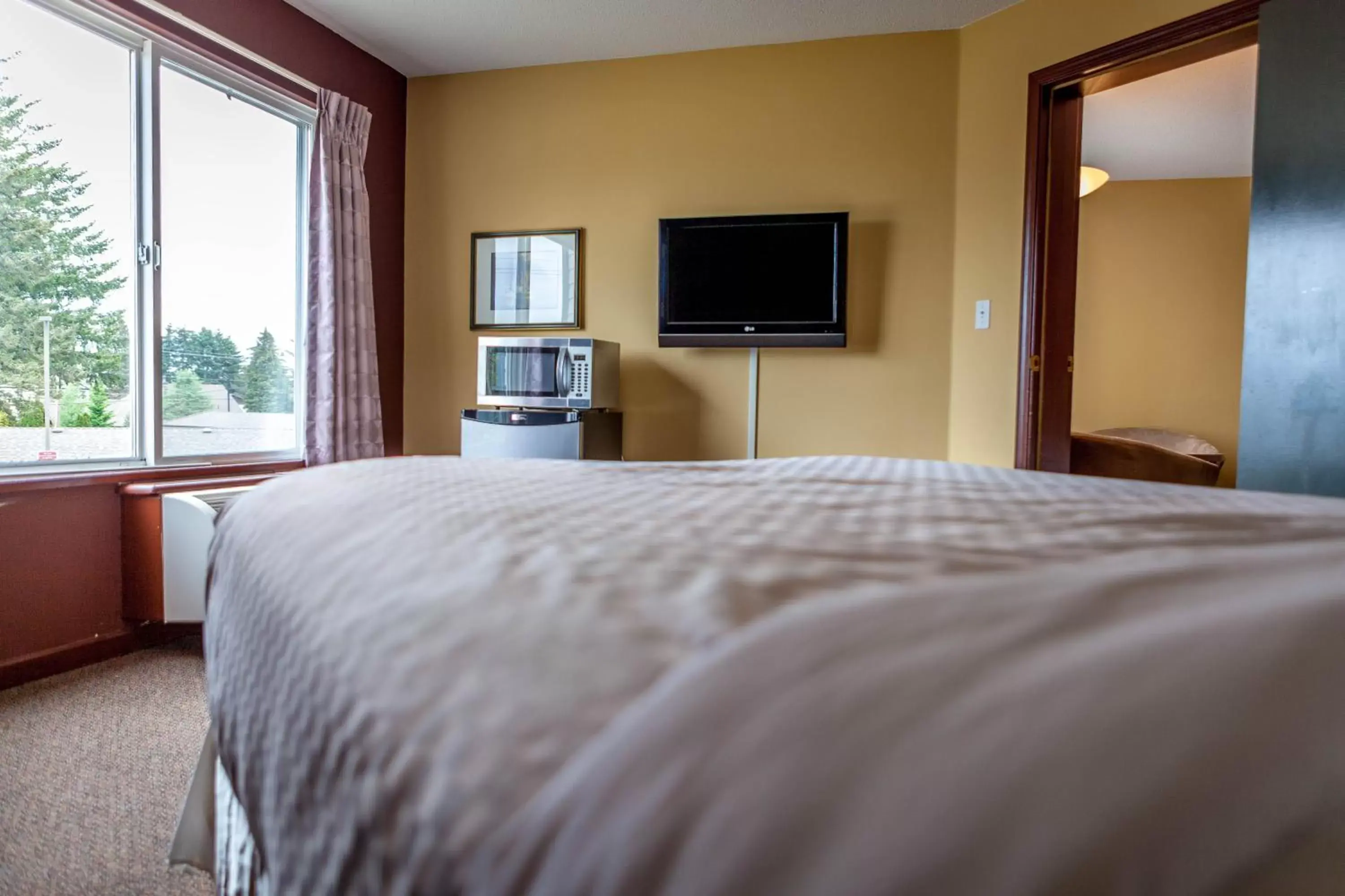 Bedroom, Bed in Travelodge by Wyndham Parksville