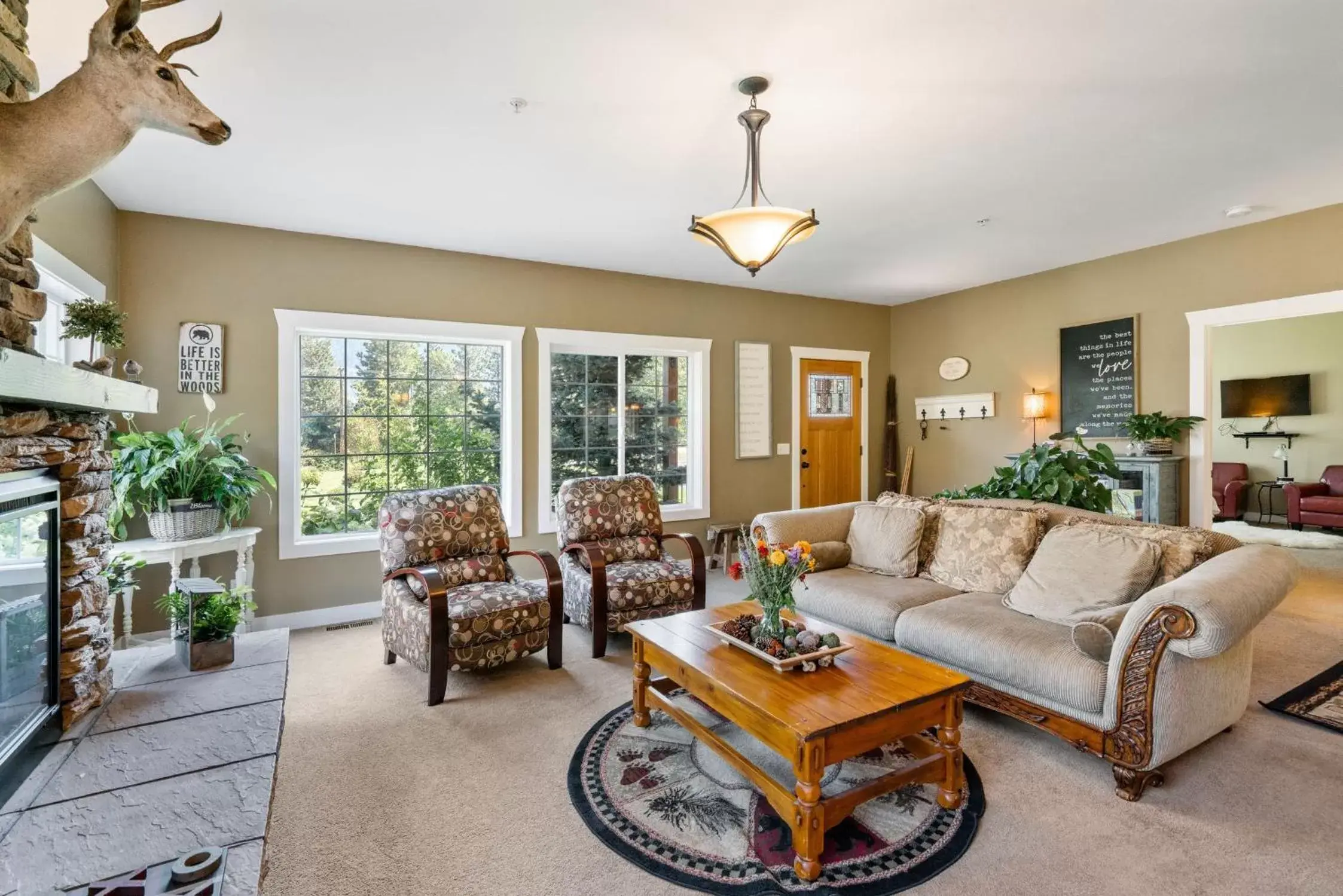 Living room, Lobby/Reception in Granite Hills Inn