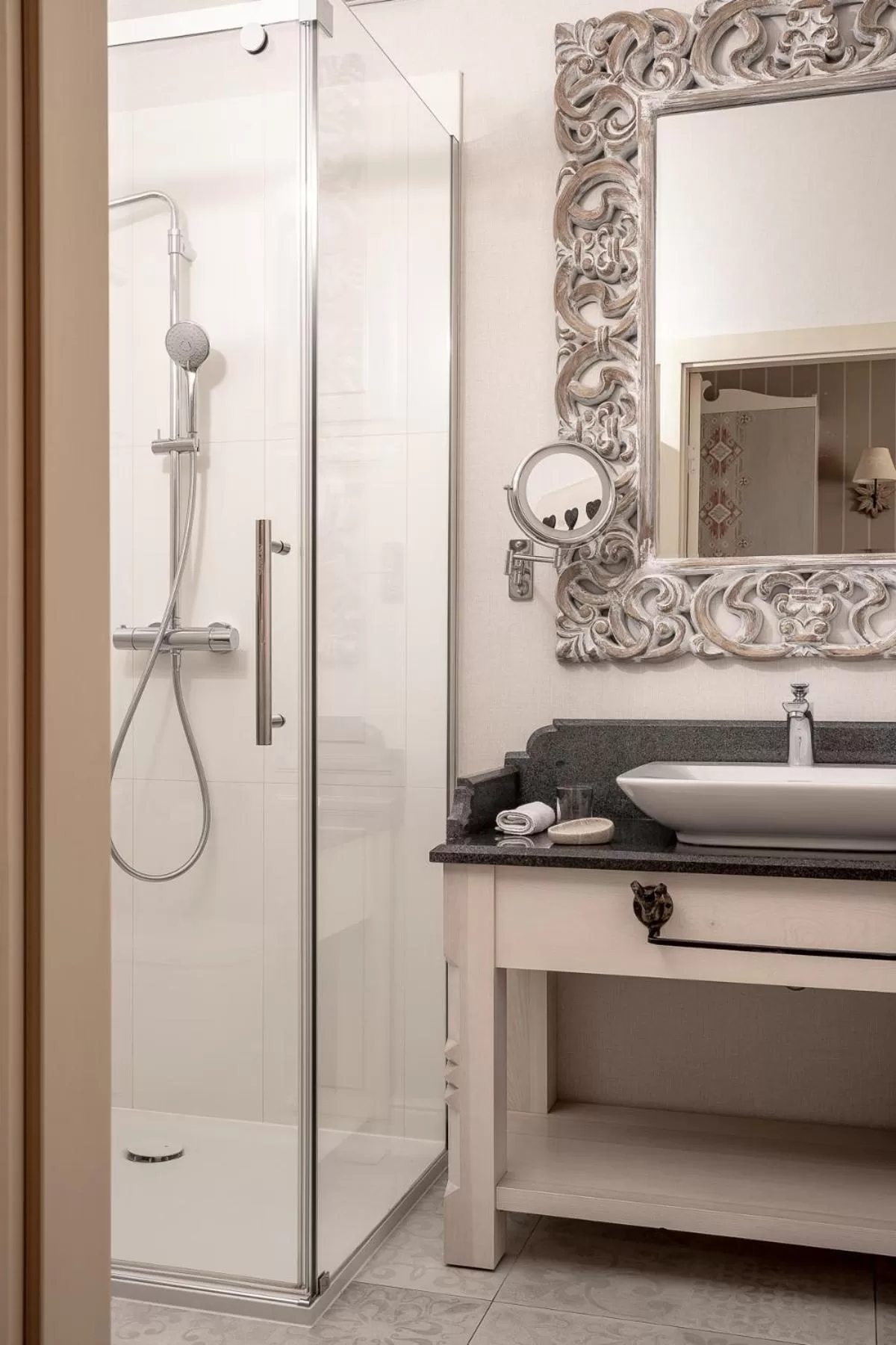 Shower in Aries Hotel & SPA Wisła