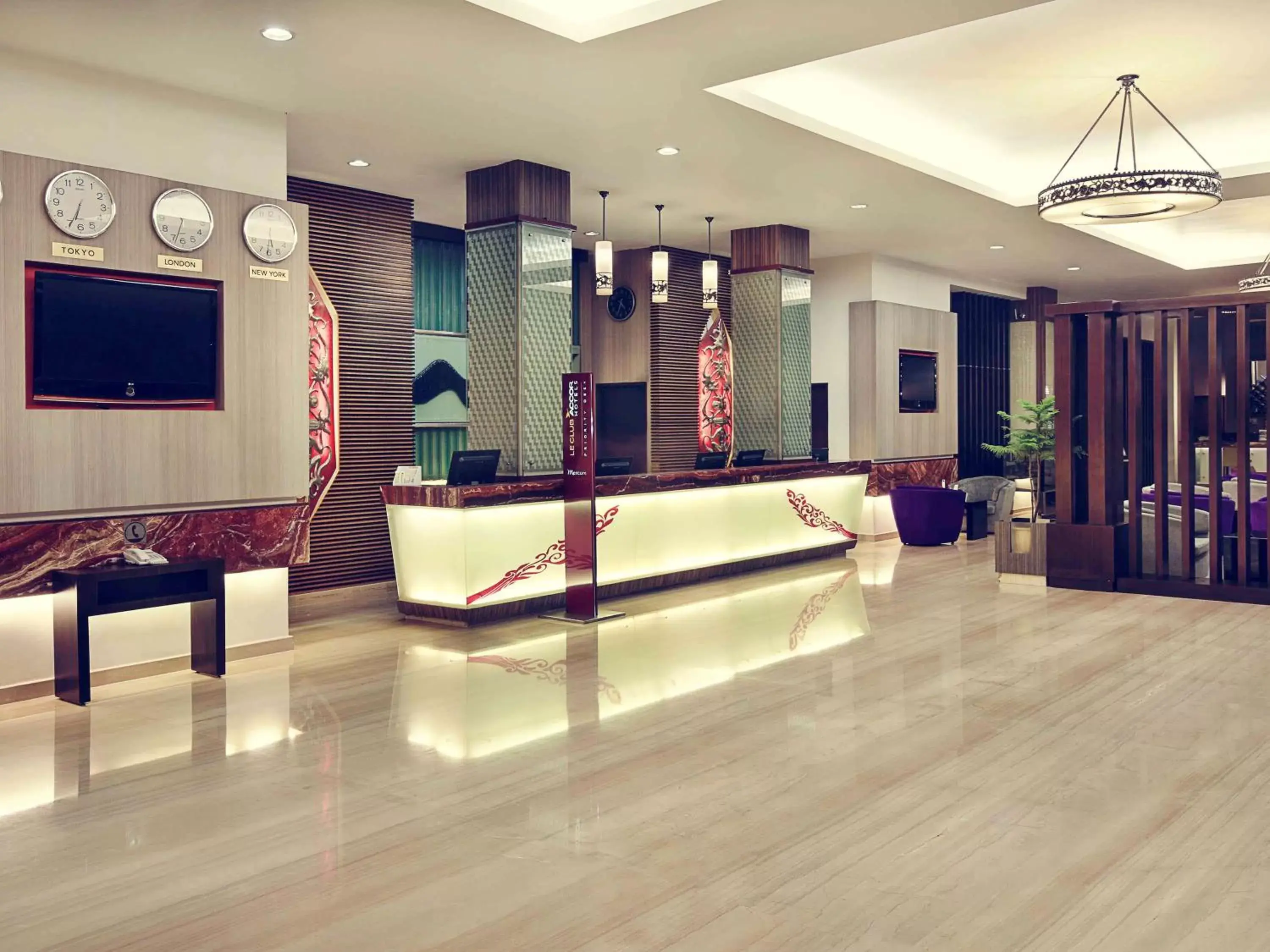 Property building, Lobby/Reception in Mercure Pontianak City Center