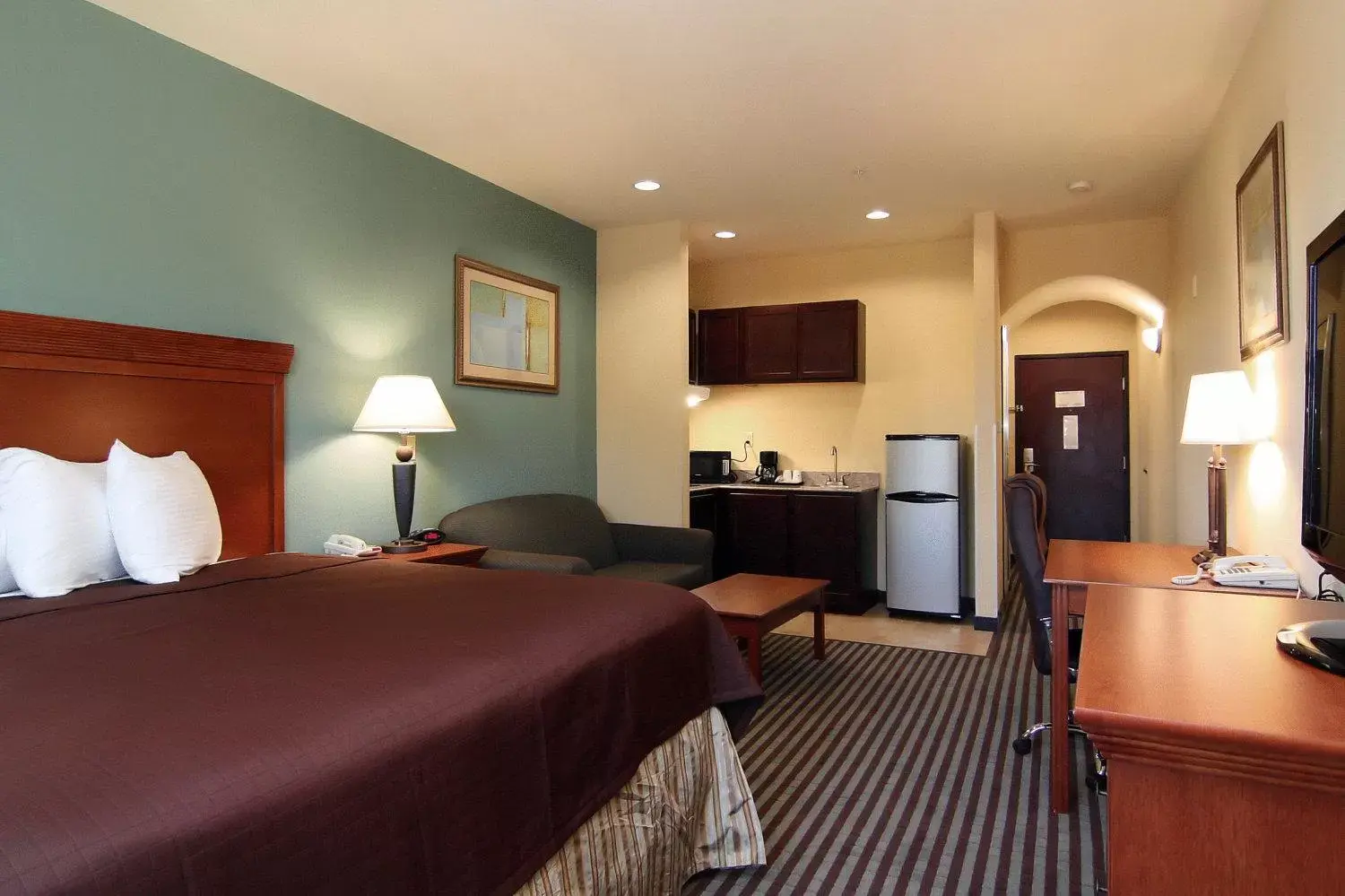 King Room with Kitchenette - Non-Smoking in Executive Inn & Suites