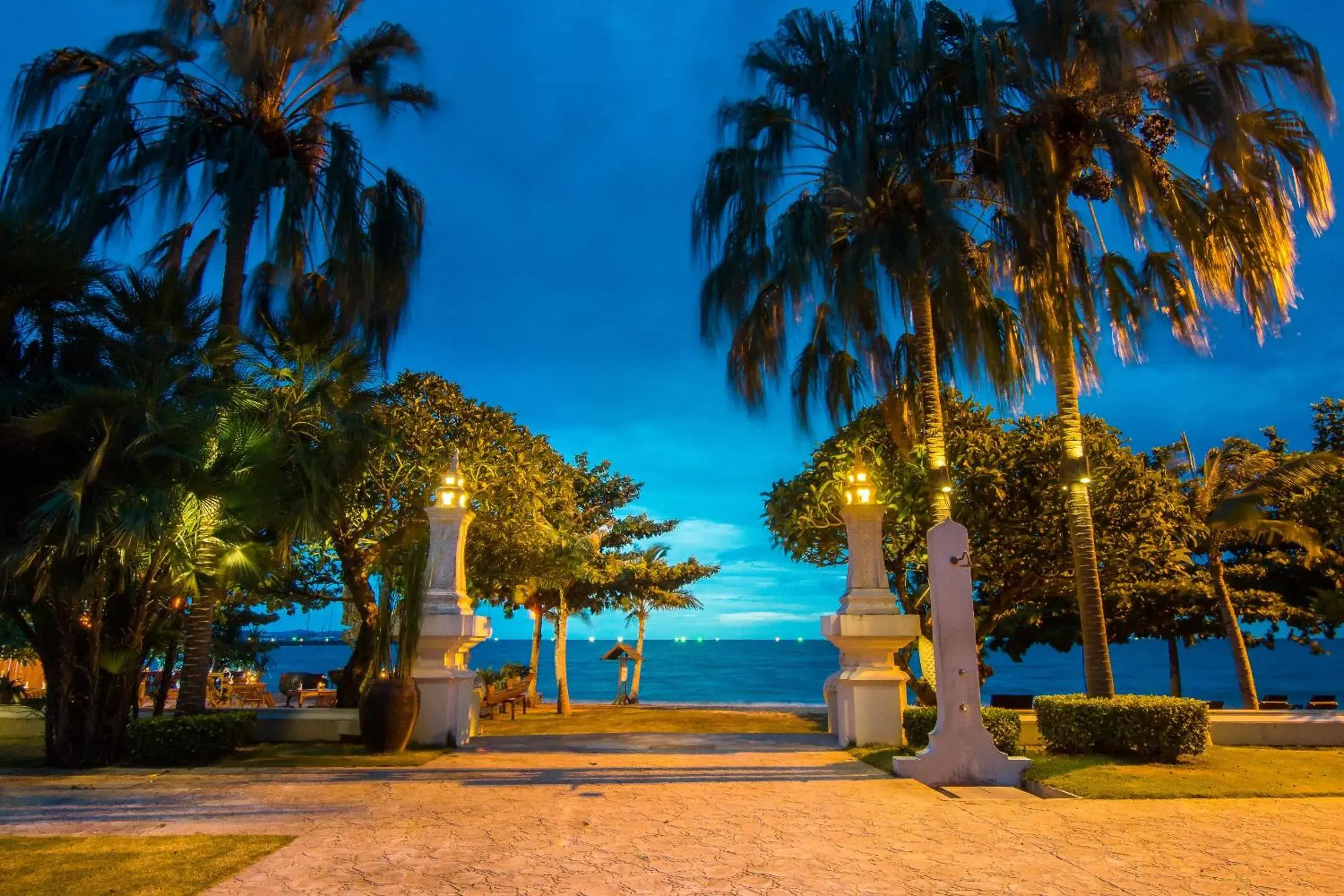 Night, Beach in Dor-Shada Resort By The Sea