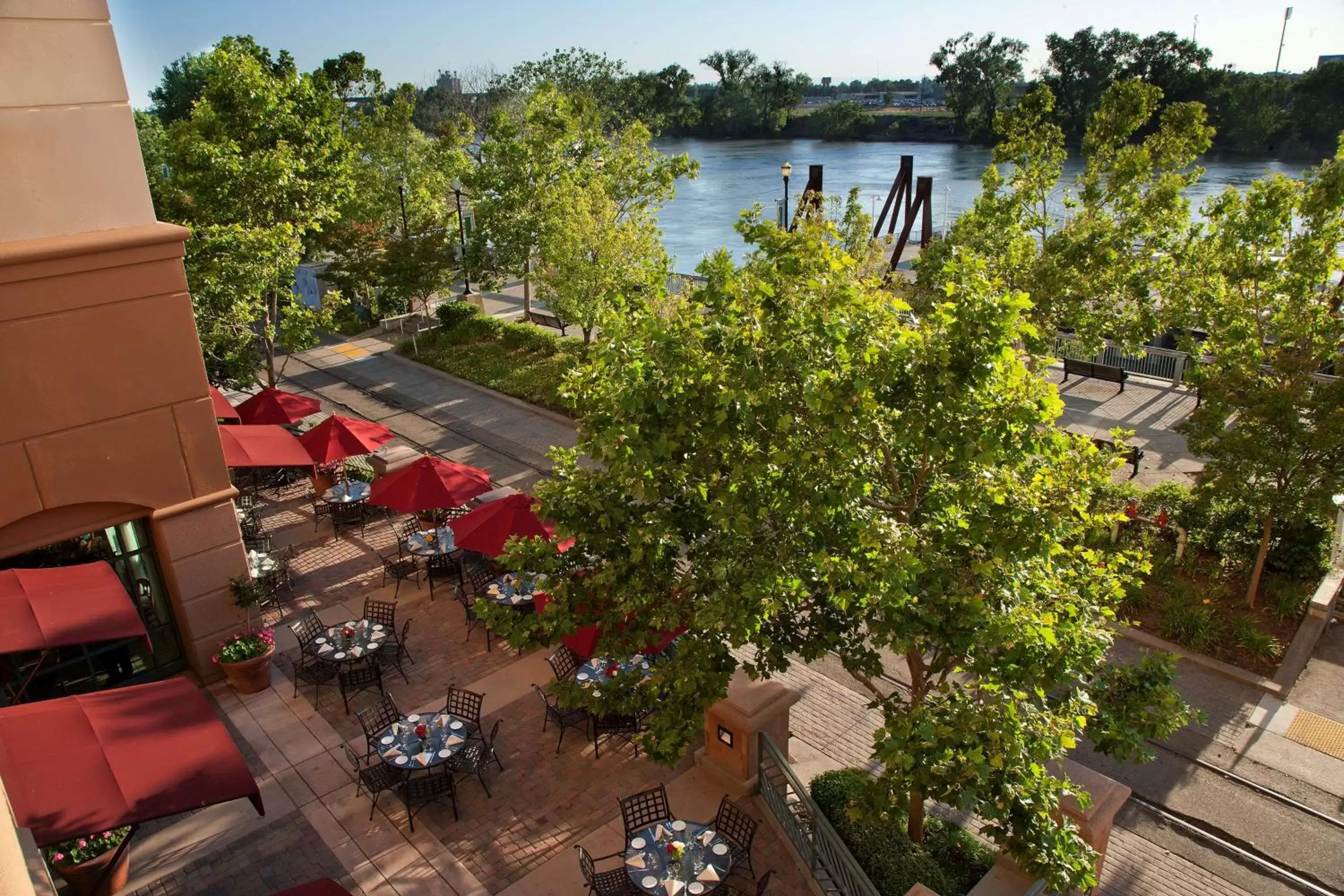 Restaurant/places to eat in Embassy Suites by Hilton Sacramento Riverfront Promenade