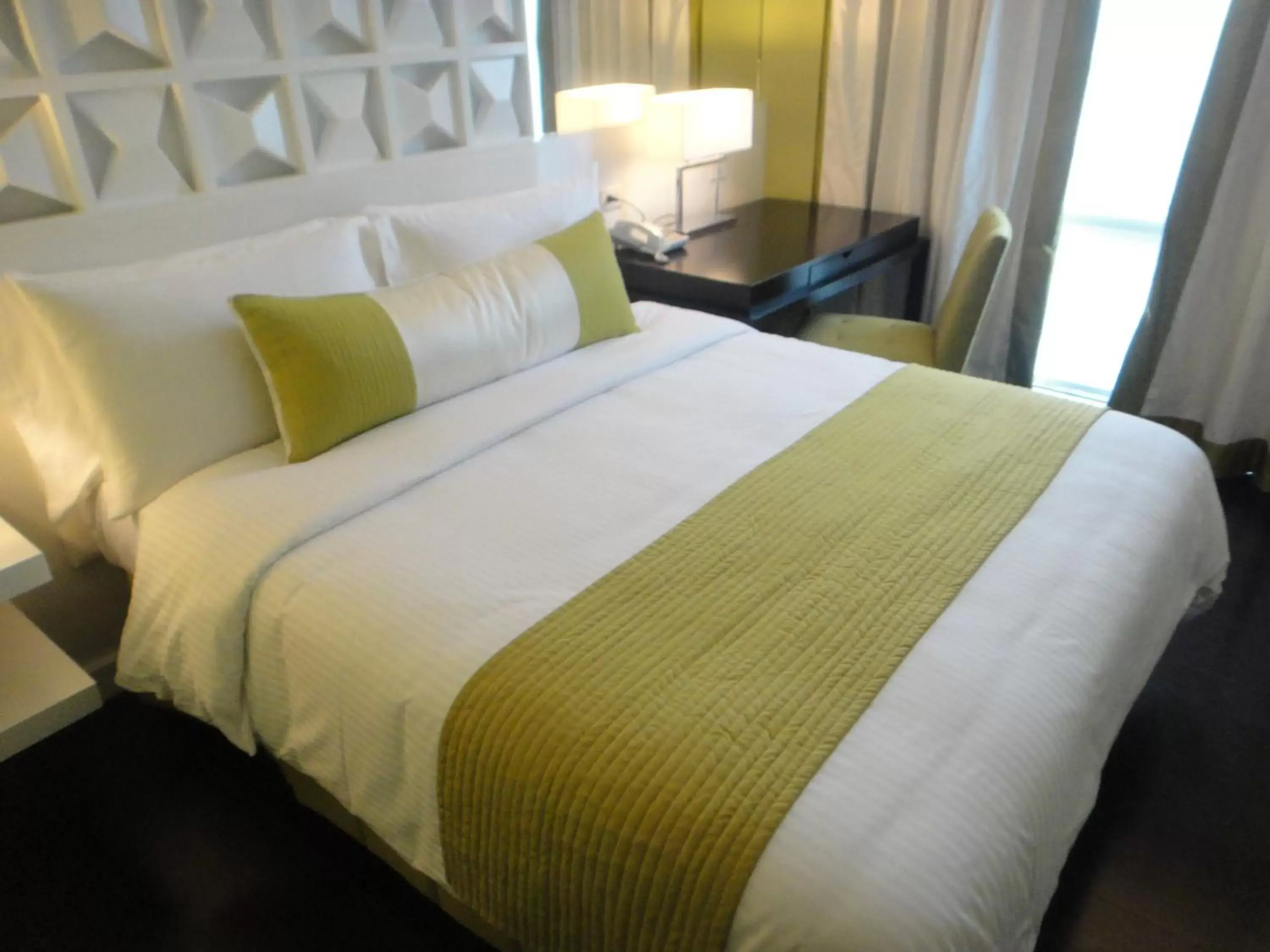 Bed in The Bayleaf Intramuros