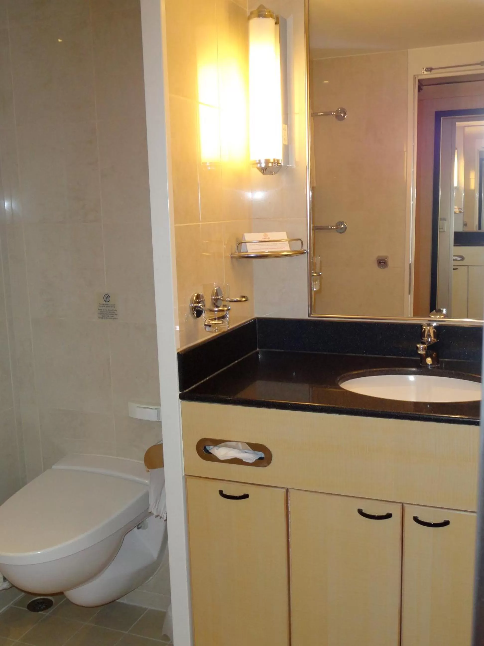 Bathroom in Aarburg Airport Motel