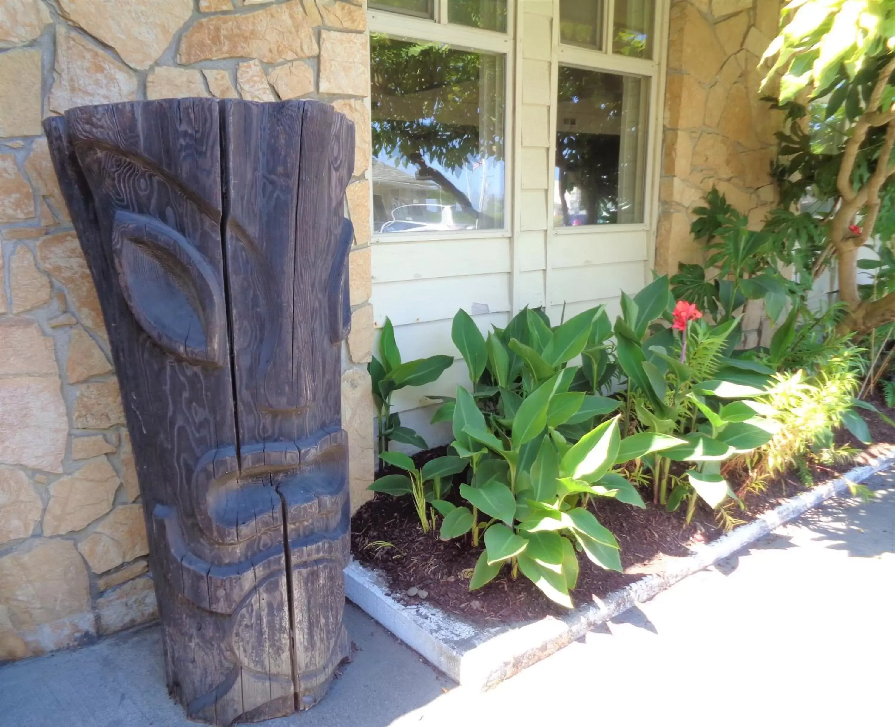 Facade/entrance in The Polynesian Resort Facade/entrance in The Polynesian Resort