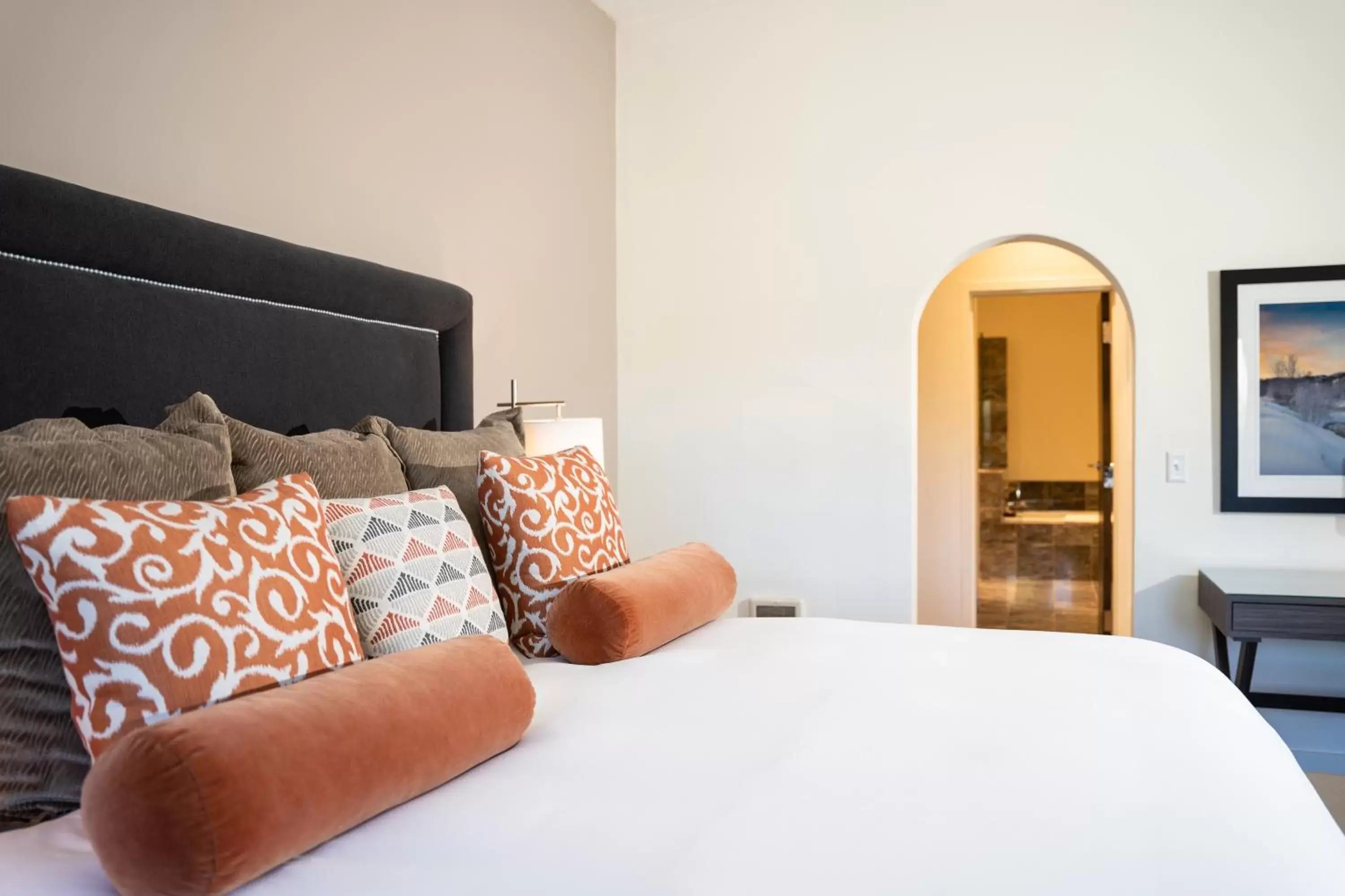 Bedroom, Bed in Knob Hill Inn Bedroom, Bed in Knob Hill Inn