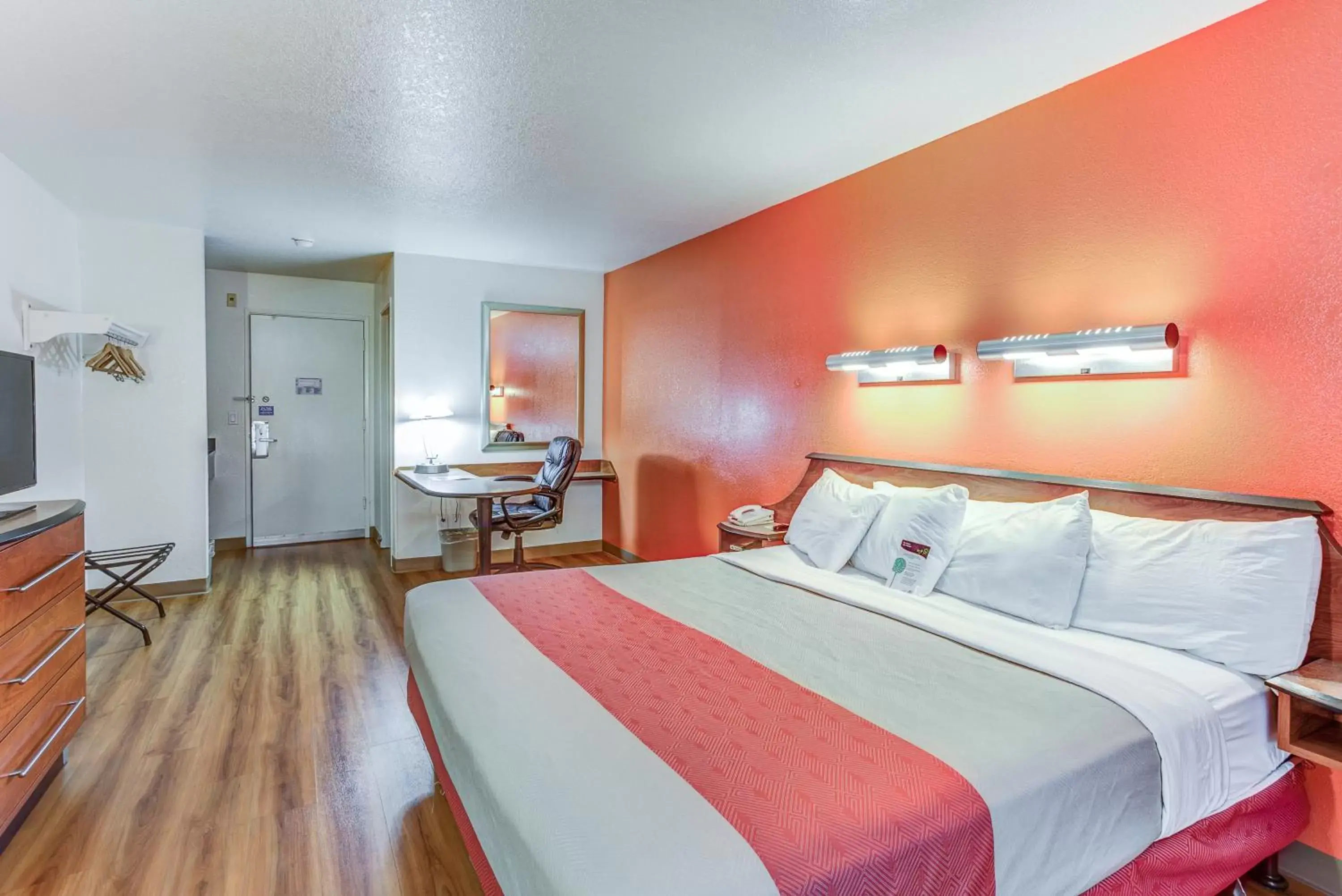 Bedroom, Bed in Motel 6-Portland, OR - Tigard West Bedroom, Bed in Motel 6-Portland, OR - Tigard West