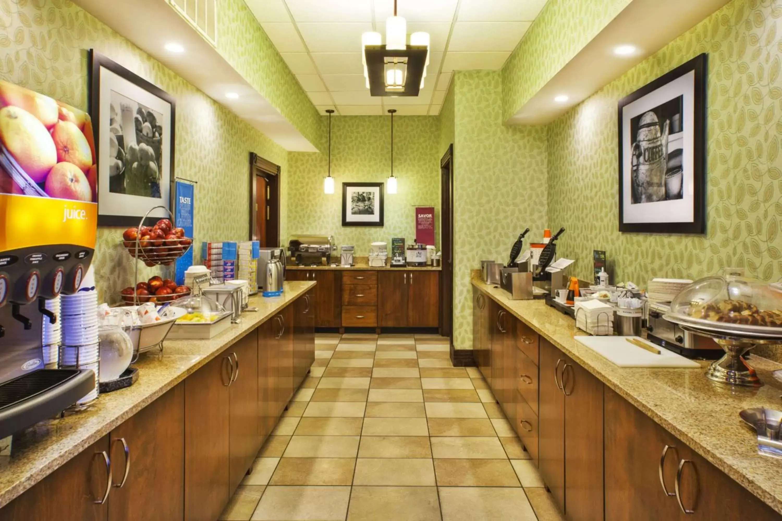 Breakfast, Restaurant/Places to Eat in Hampton Inn Gaylord