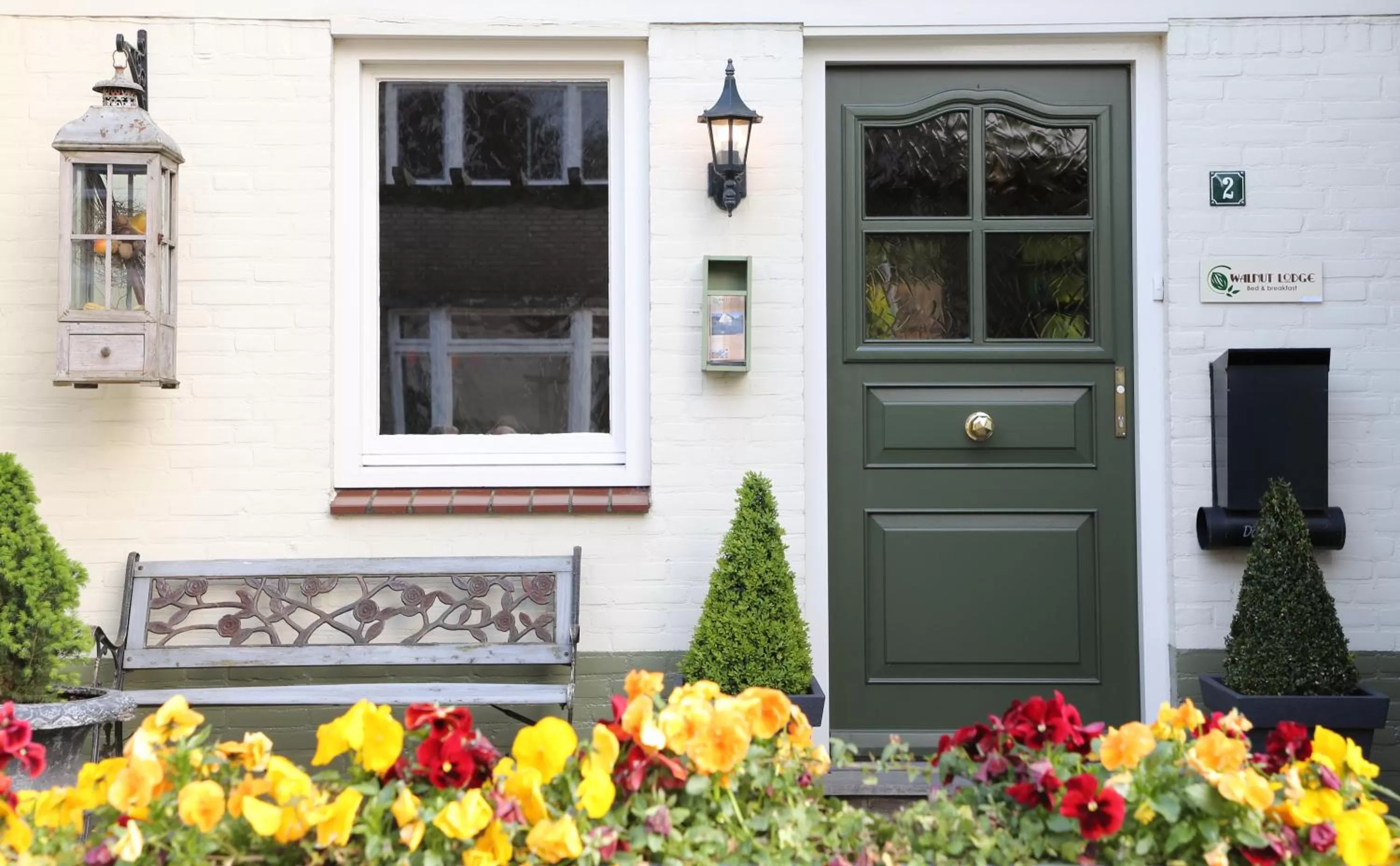 Facade/entrance in Walnut Lodge Bed & Breakfast