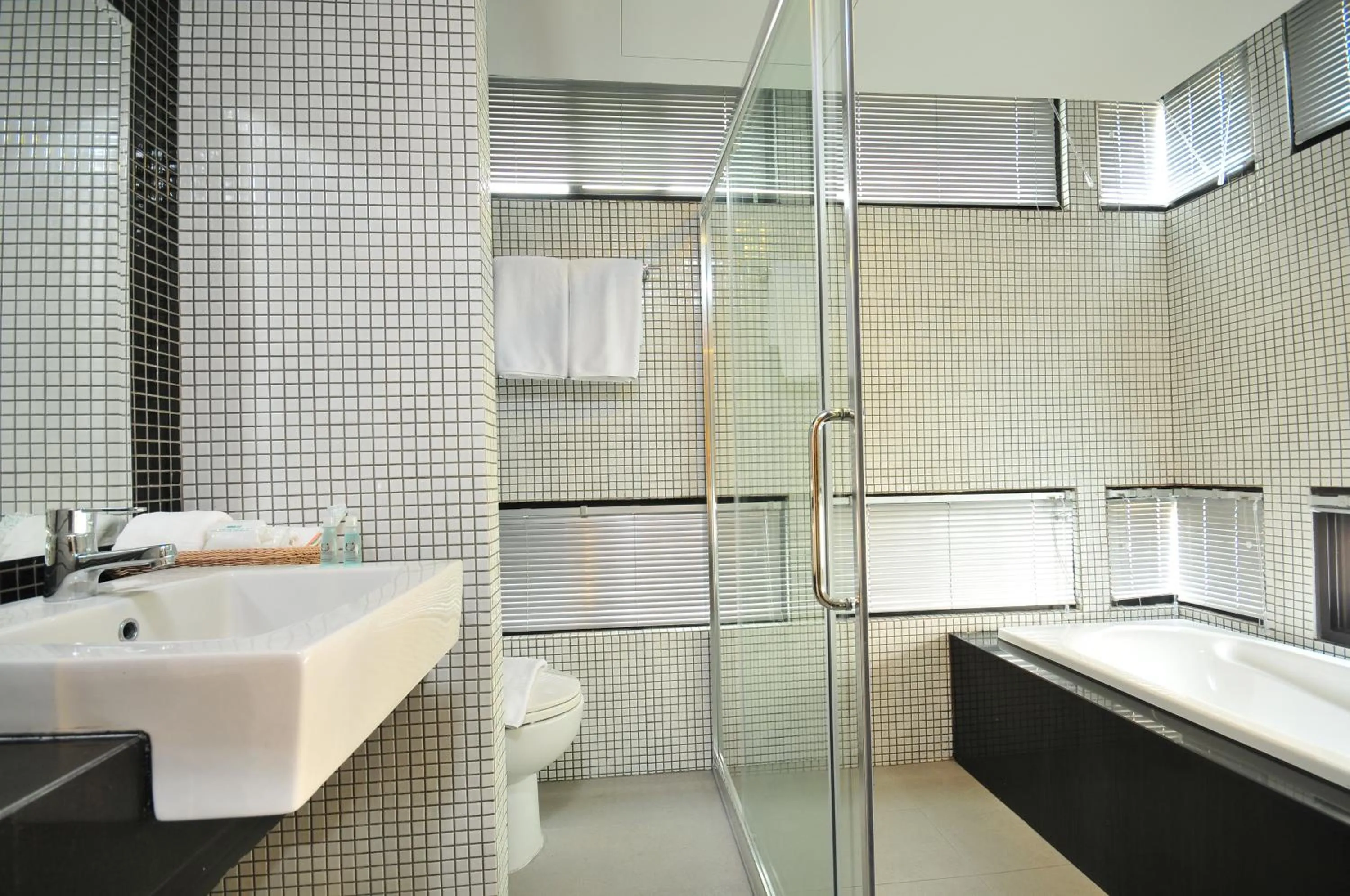 Bathroom in OYO 225 Premier Place Bangkok