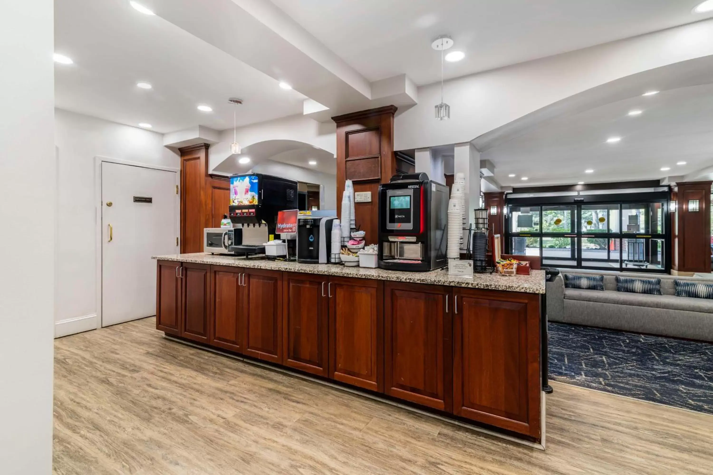 Lounge or bar in Best Western Plus Brunswick Bath Lounge or bar in Best Western Plus Brunswick Bath