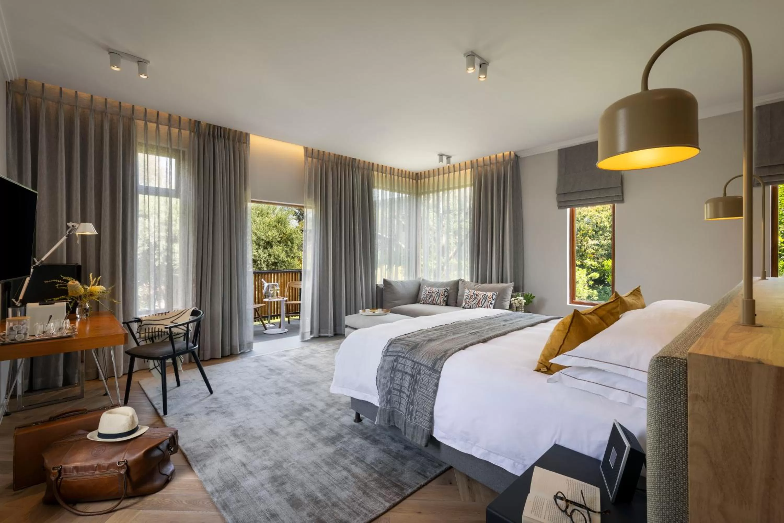 Balcony/Terrace, Bed in The Peech Hotel