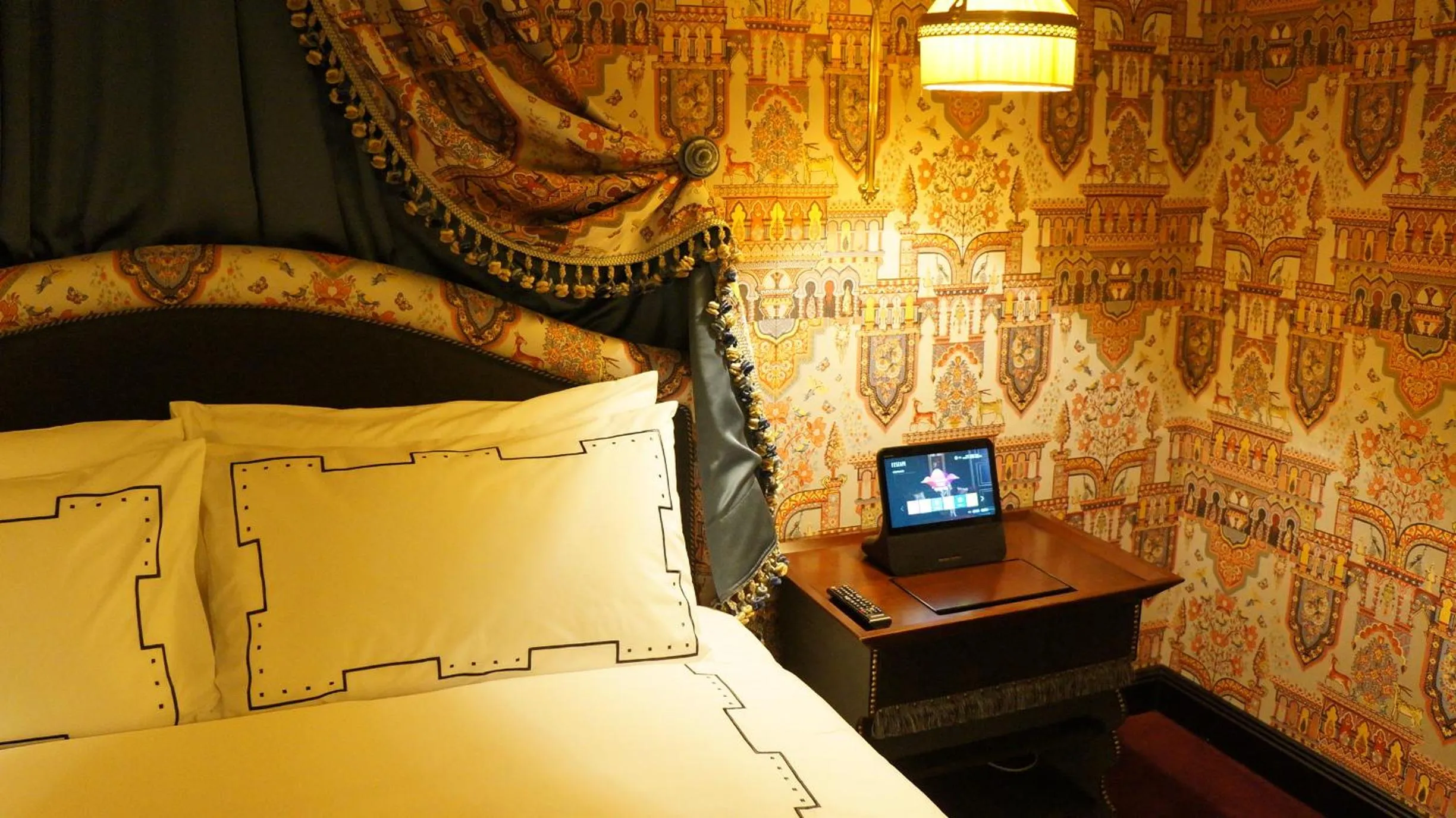 Photo of the whole room in L'Escape Hotel