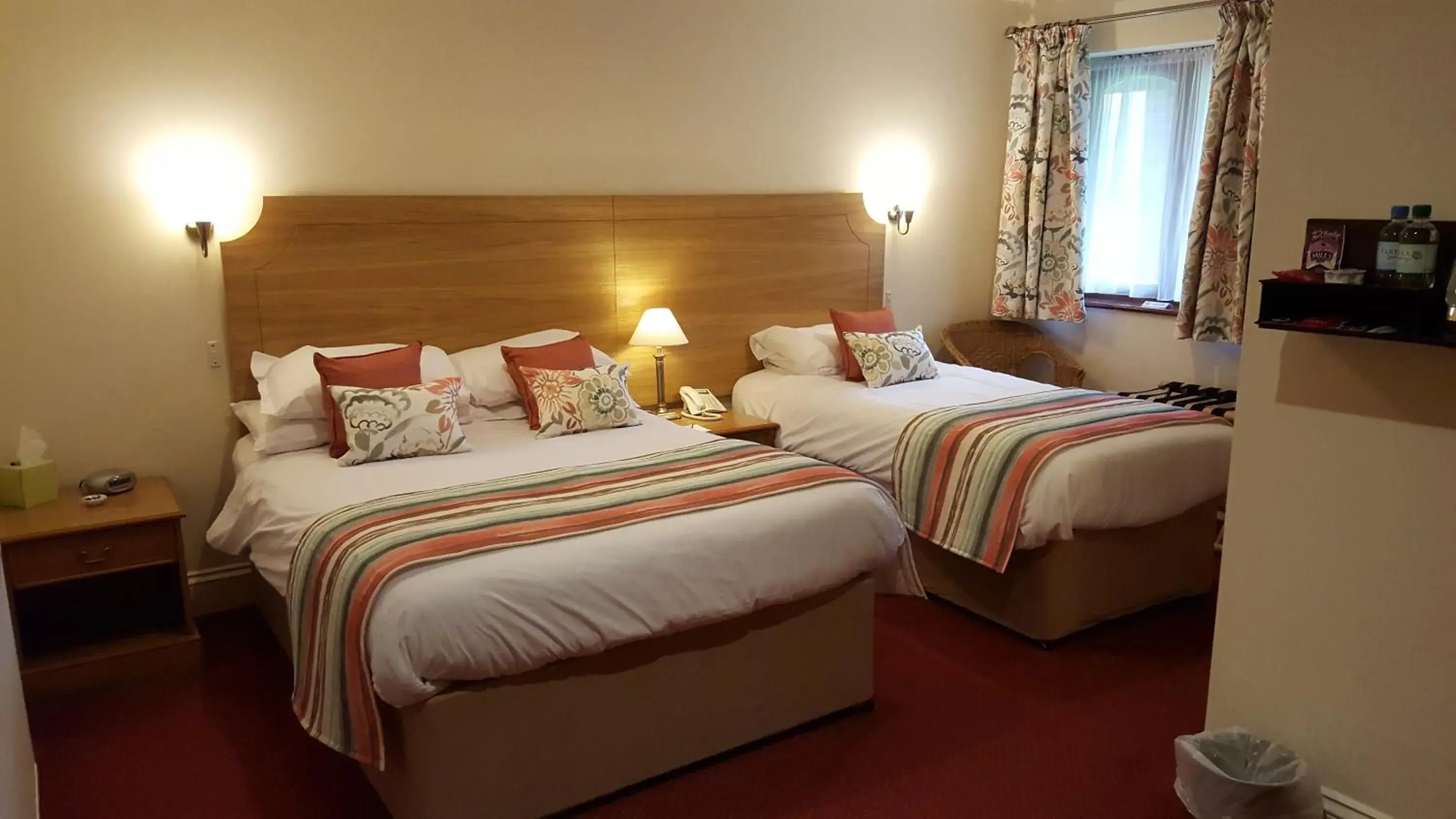 Bedroom, Bed in Apple Tree Hotel