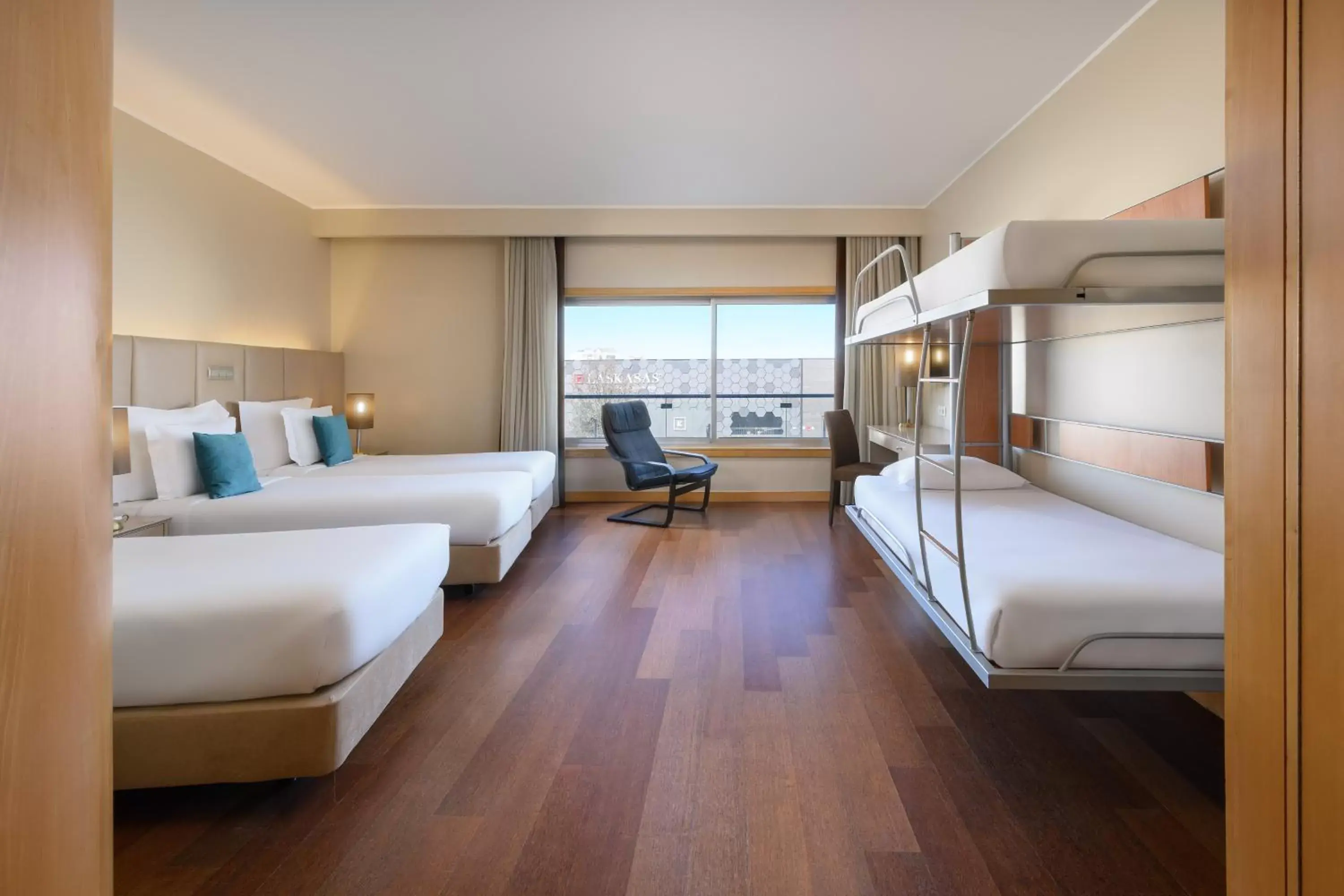 Bedroom in TRYP by Wyndham Porto Expo Hotel