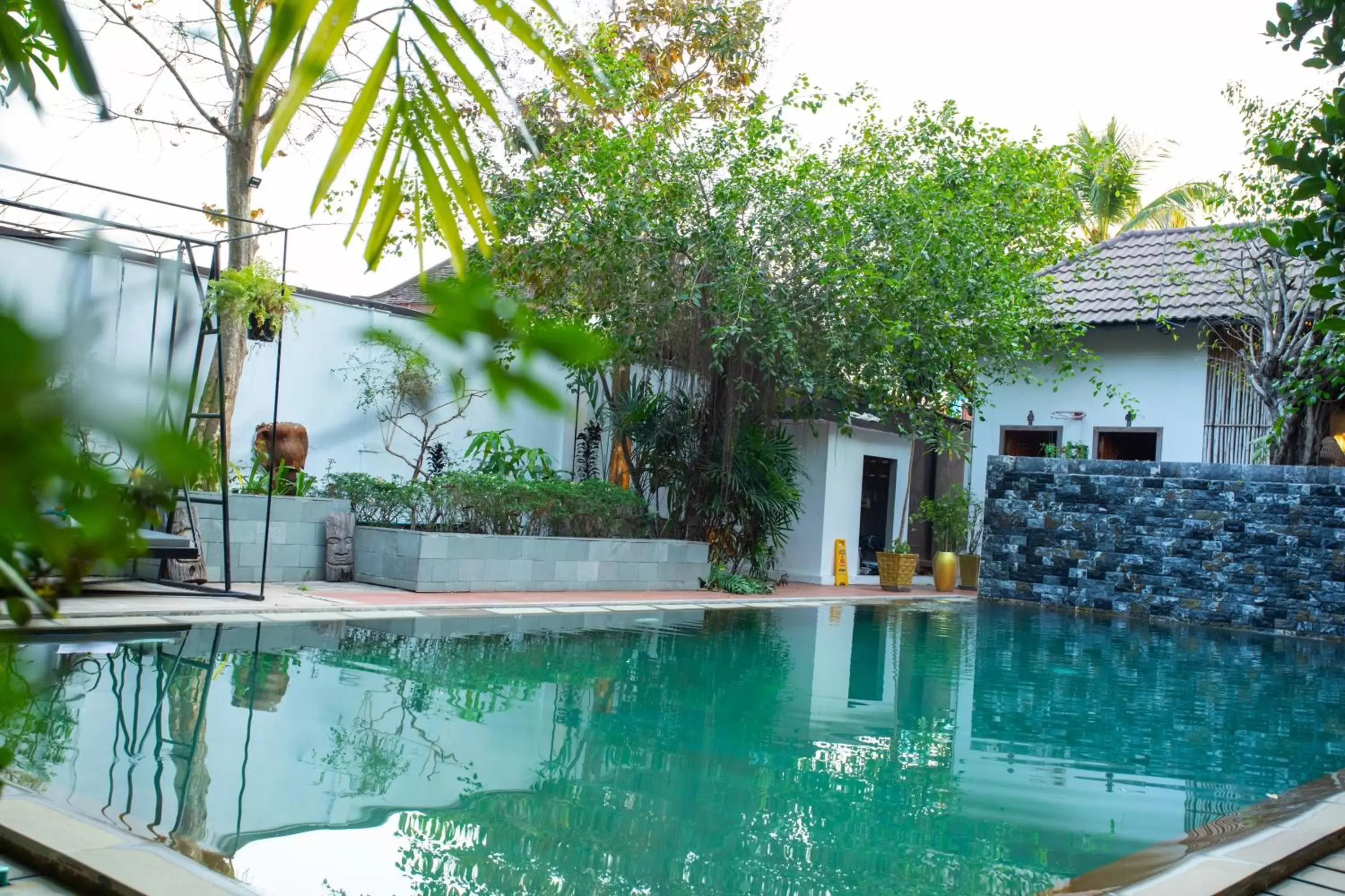 Garden, Swimming Pool in Indra Porak Residence Hotel