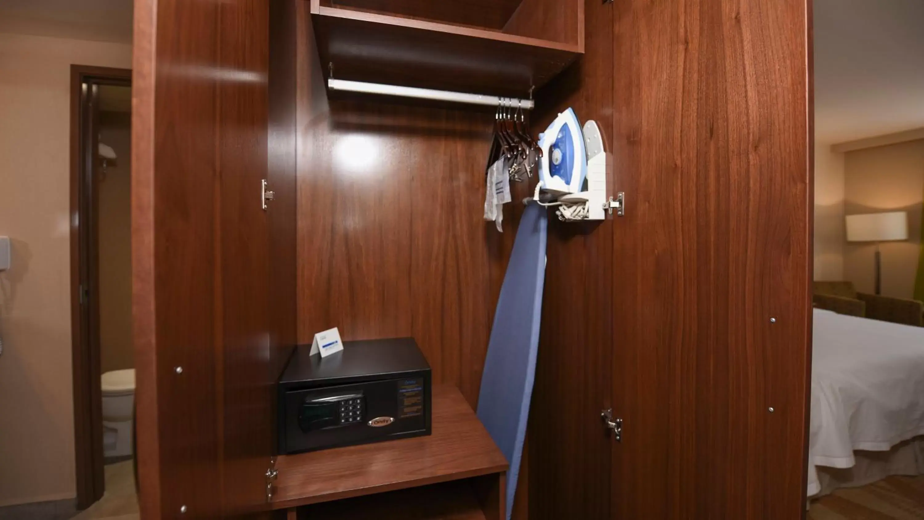 Photo of the whole room, TV/Entertainment Center in Holiday Inn Express and Suites Celaya, an IHG Hotel