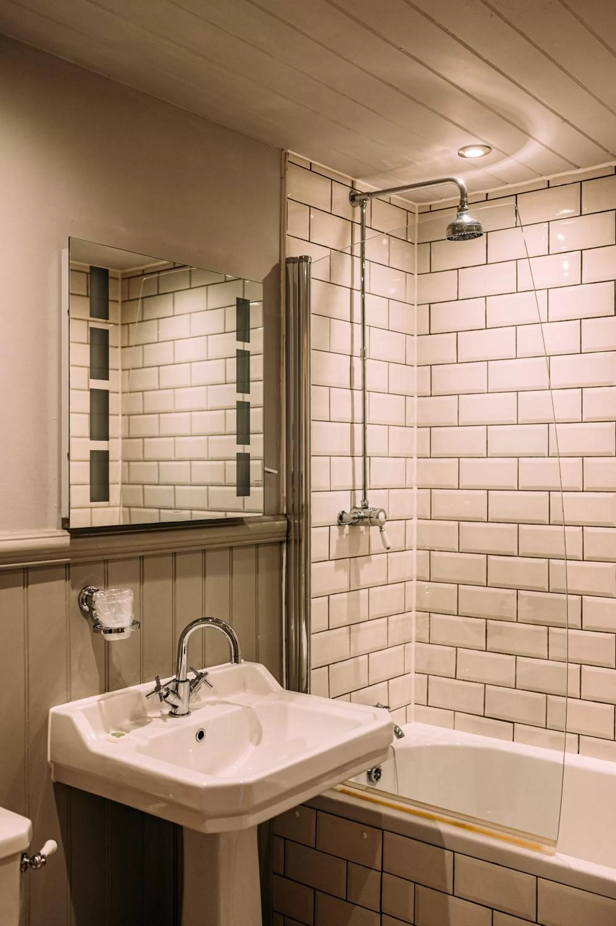 Shower in The Queens Hotel