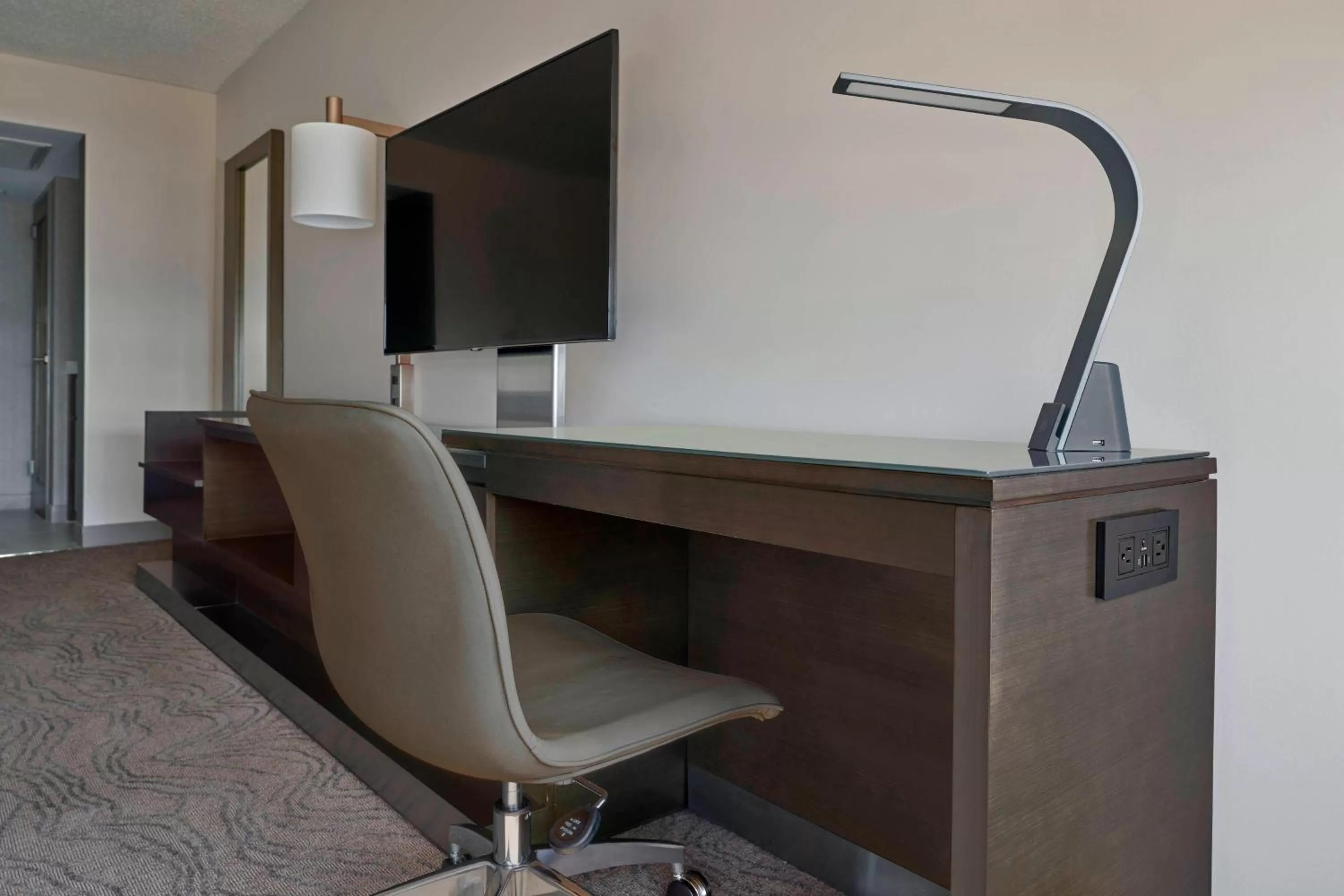 Photo of the whole room in Calgary Marriott Downtown Hotel