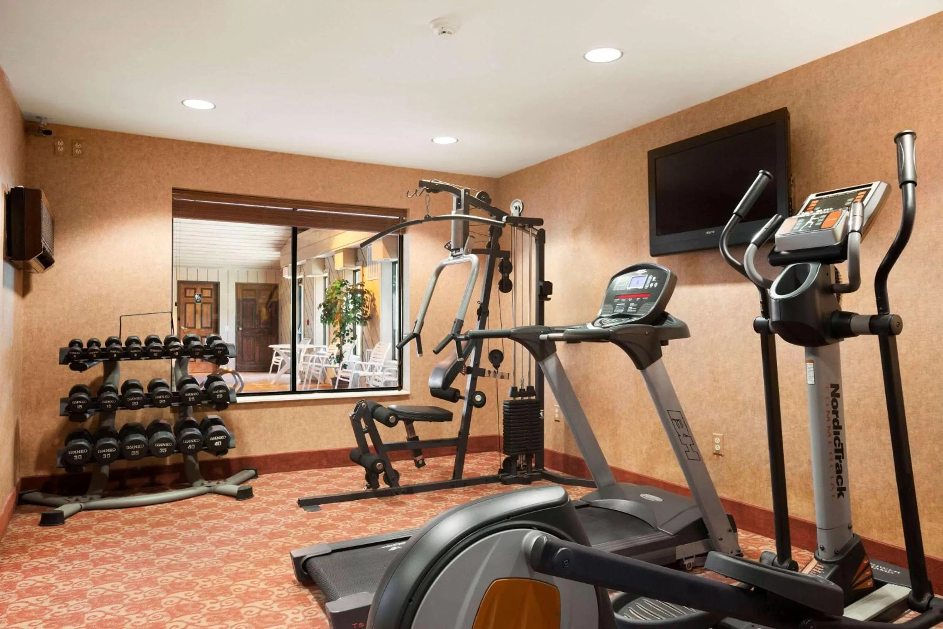 Fitness centre/facilities in Ramada by Wyndham Wisconsin Dells I-90