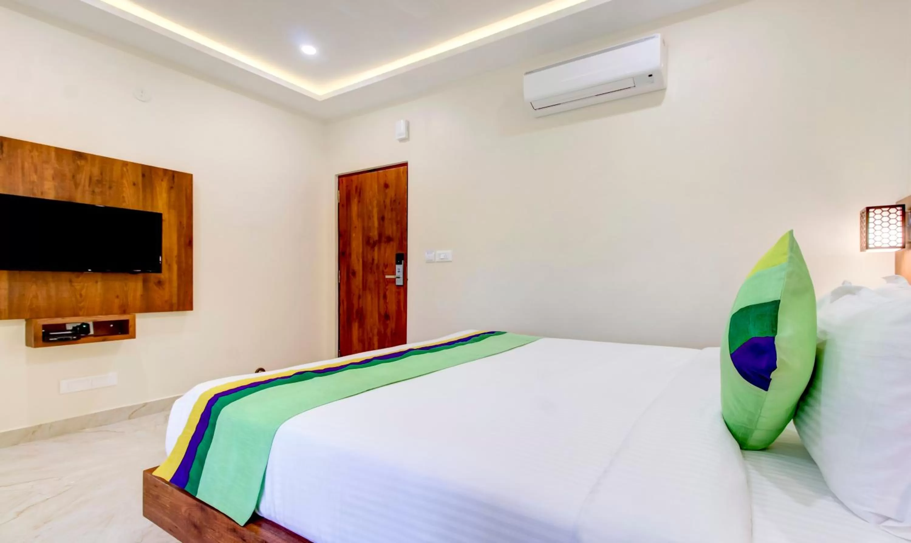 Bedroom, Bed in Treebo The Meridian