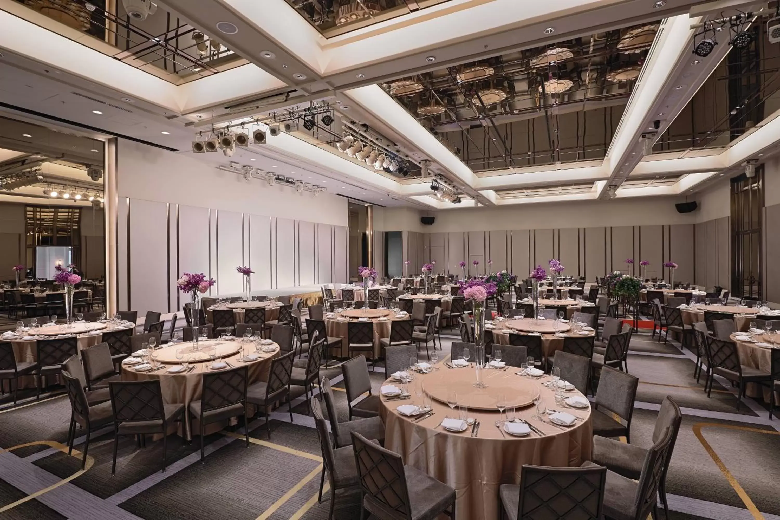 Meeting/conference room, Restaurant/Places to Eat in Taipei Marriott Hotel