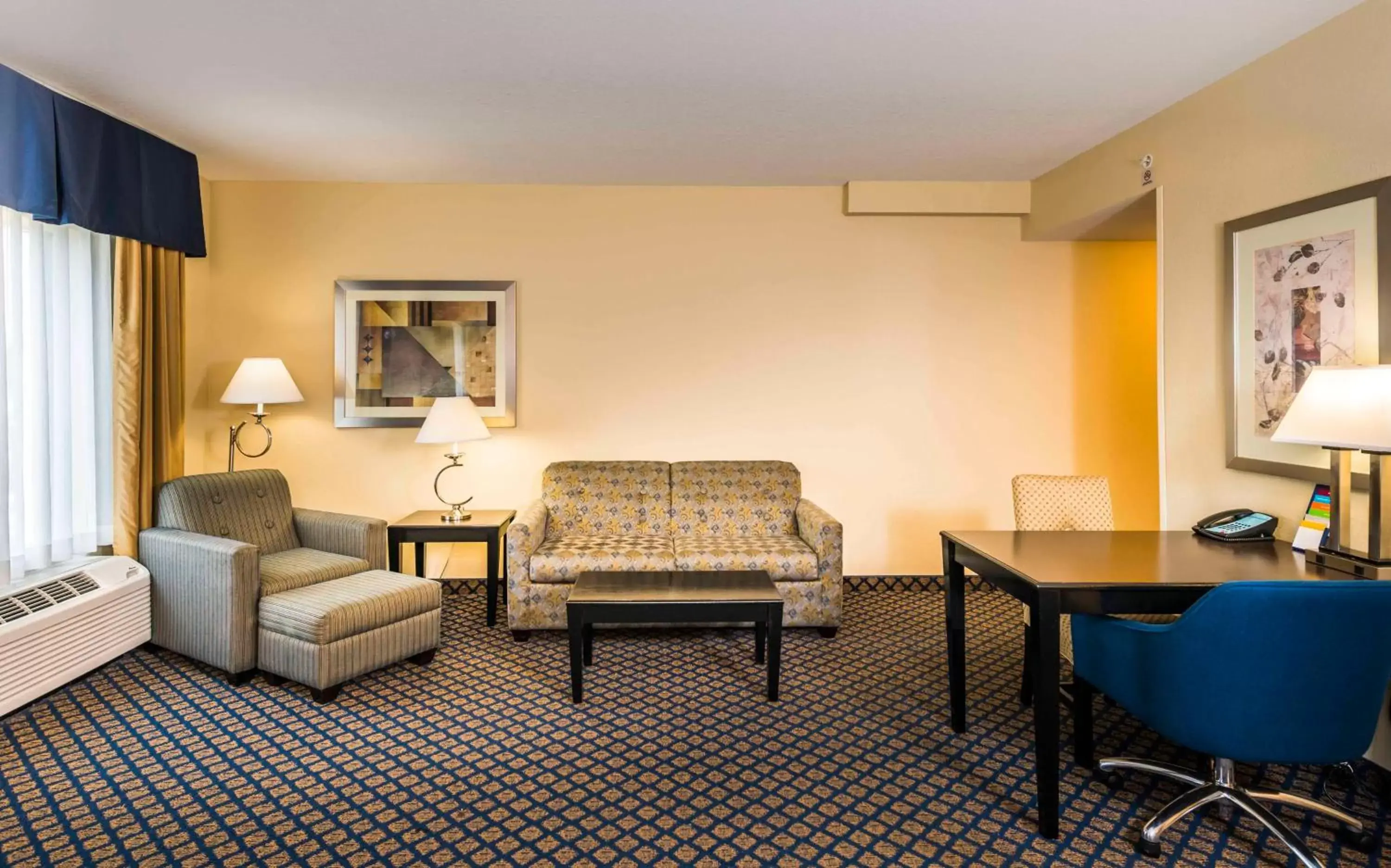 Bedroom, Seating Area in Hampton Inn & Suites Jacksonville South - Bartram Park