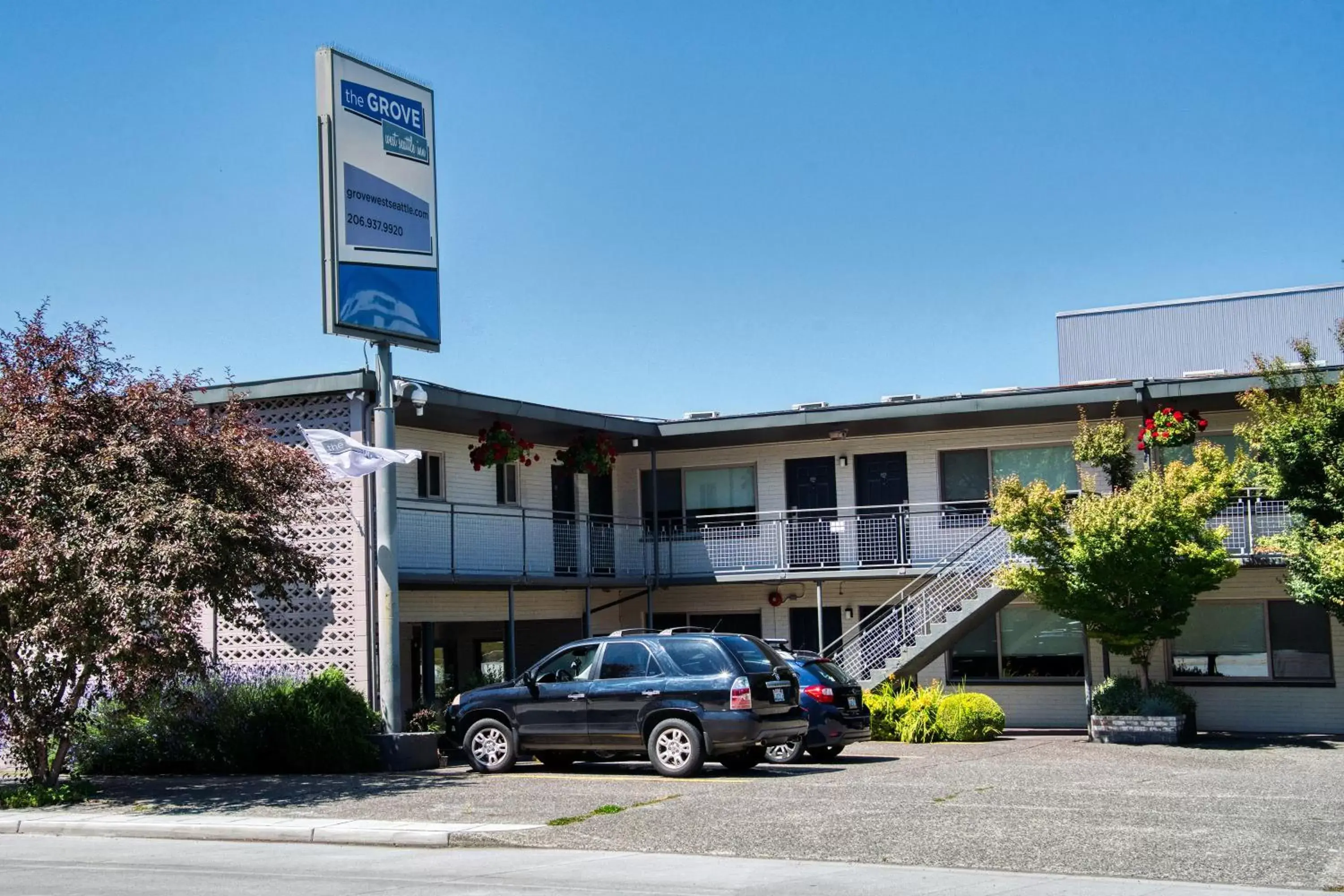 Facade/entrance, Property Building in The Grove West Seattle Inn