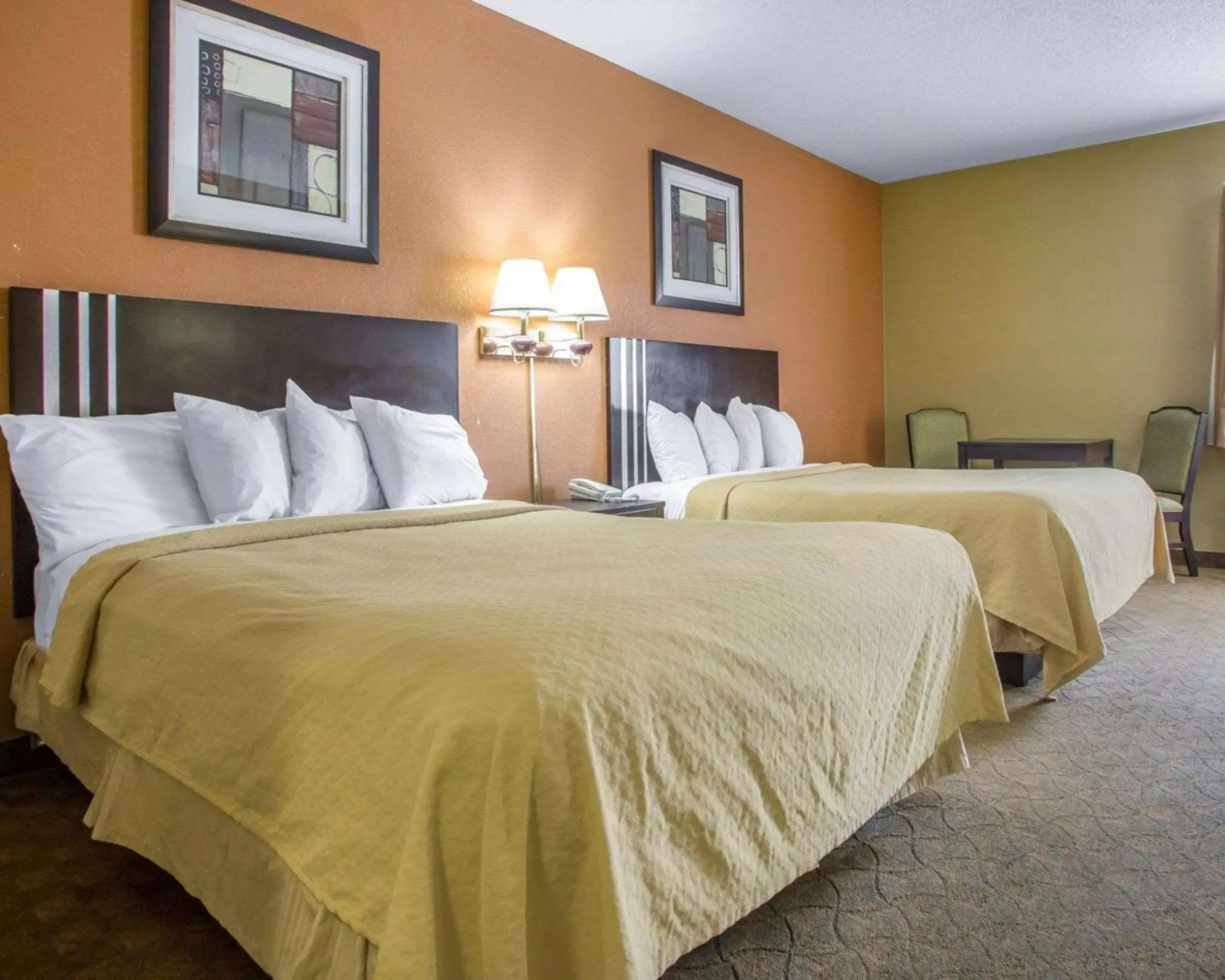 Photo of the whole room, Bed in Quality Inn Merrillville