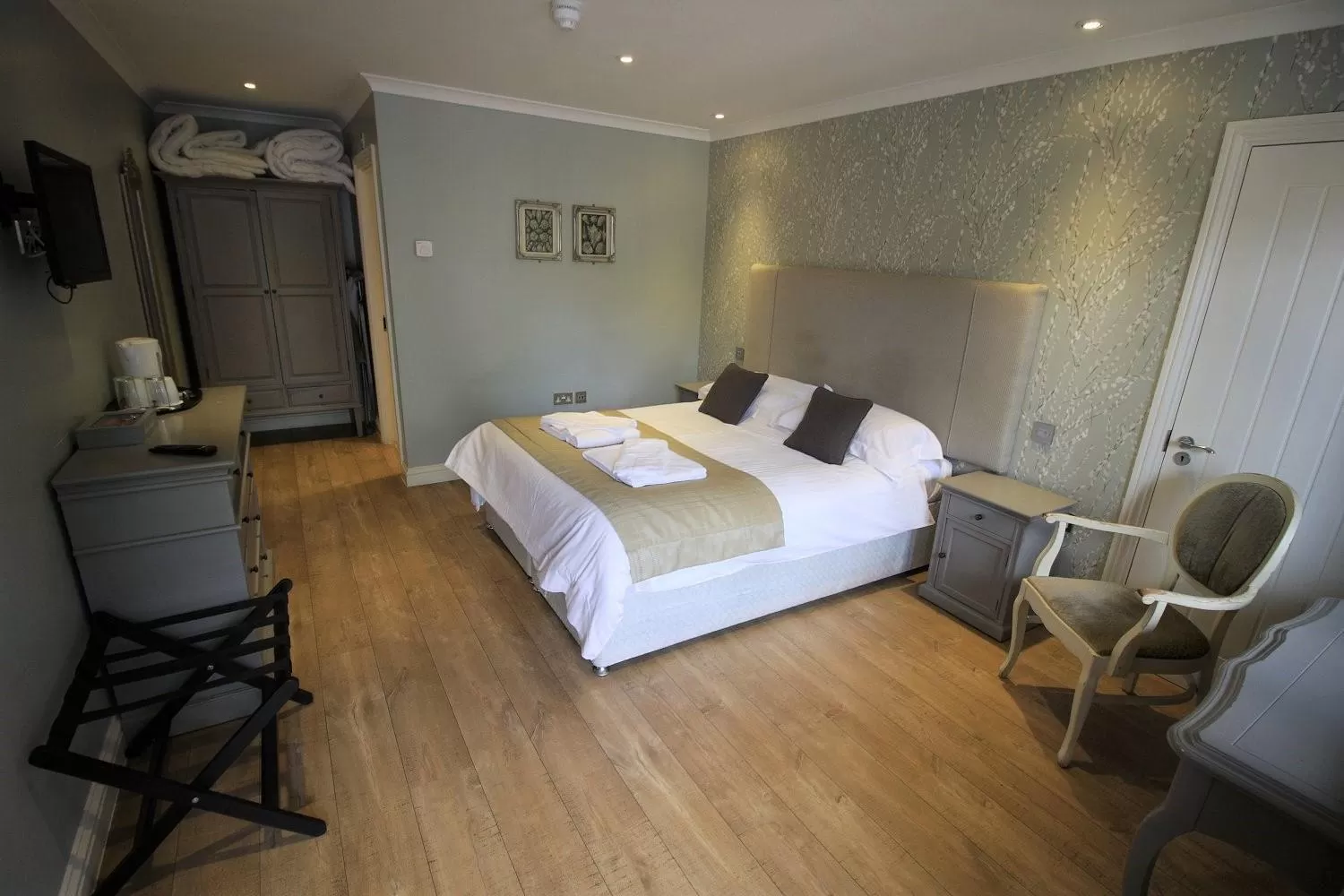 Twin Room with Shower in The Sun Inn