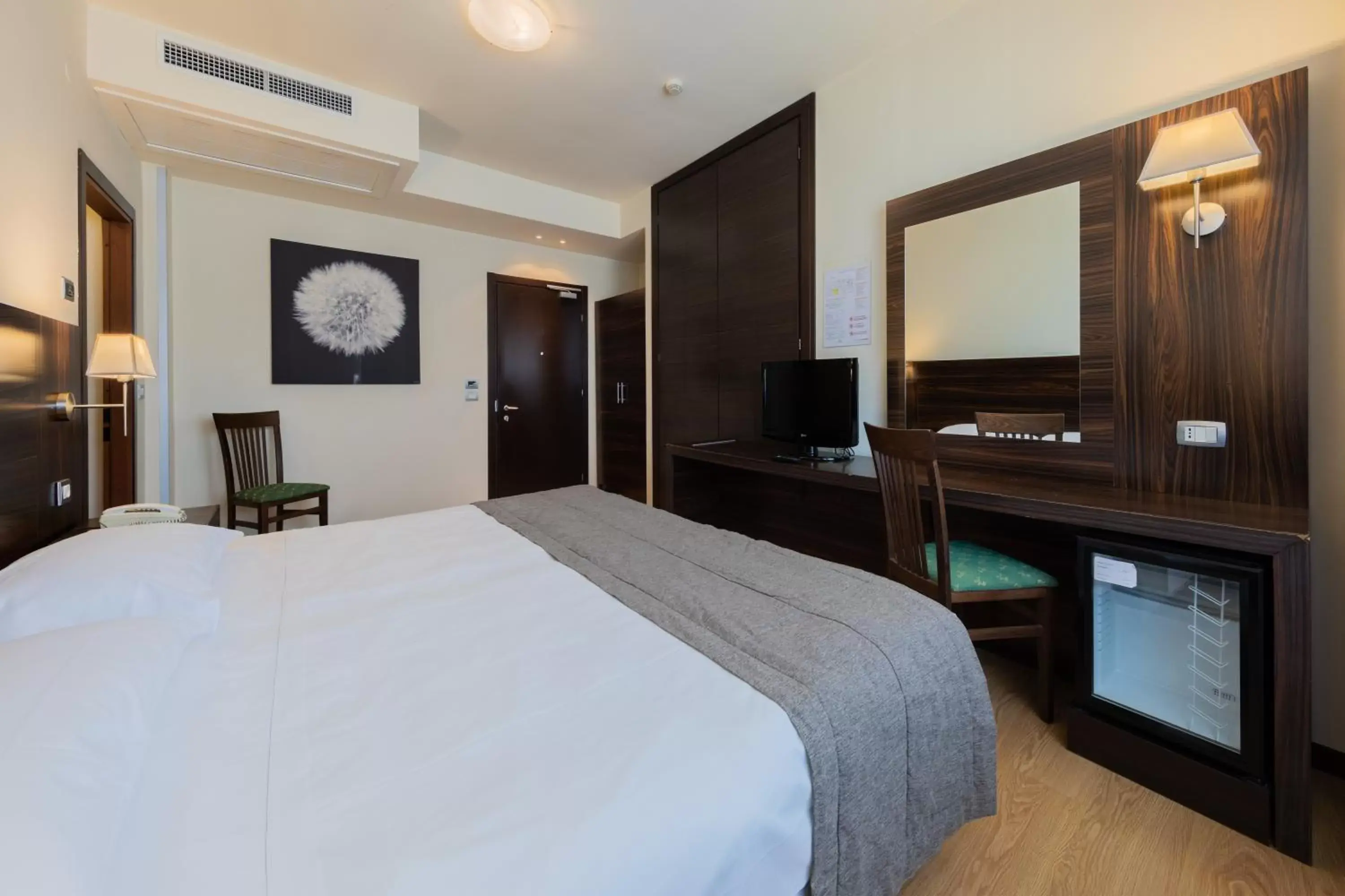 Photo of the whole room, Bed in Hotel Delfino Venezia Mestre