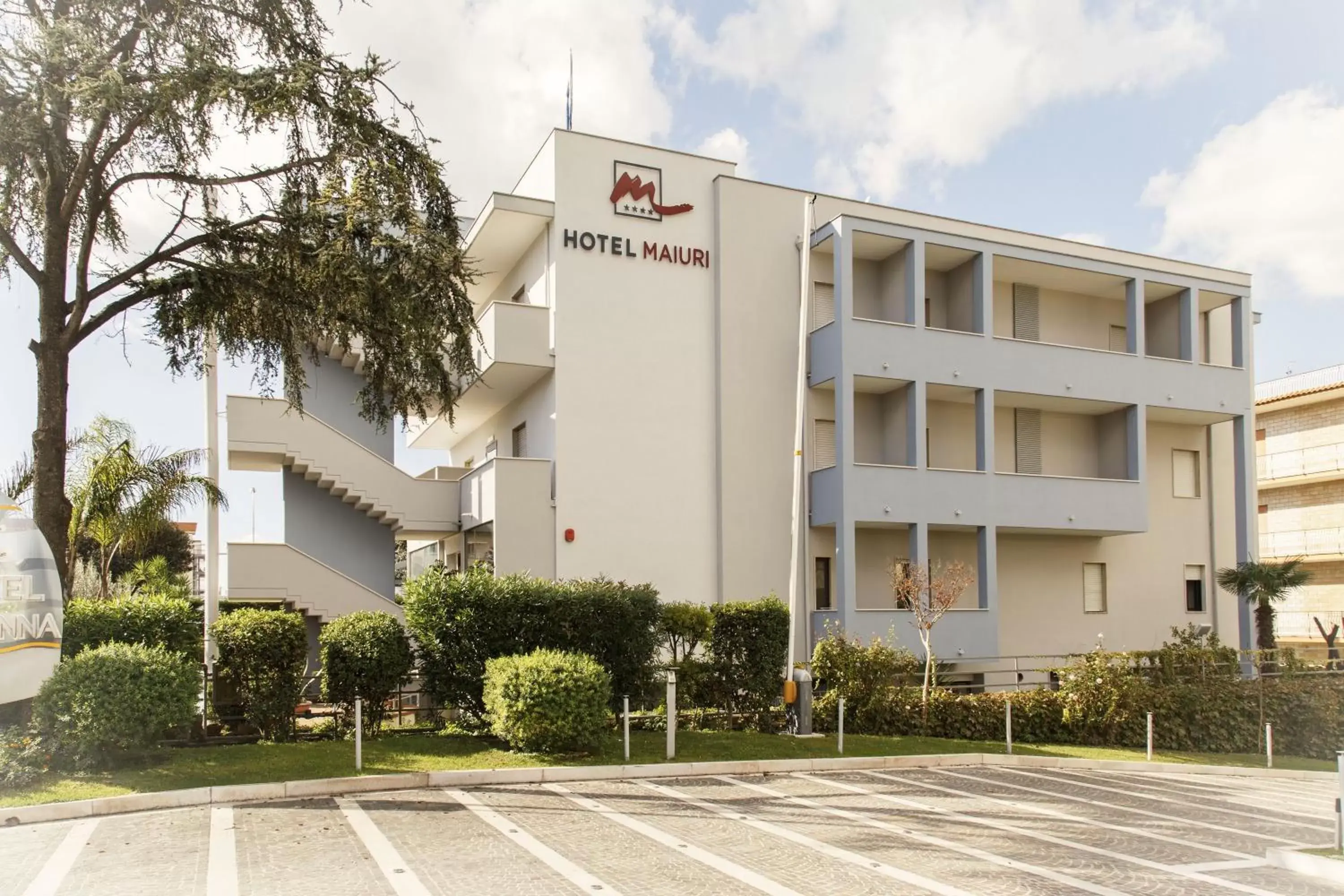 Facade/entrance, Property Building in Hotel Maiuri Pompei