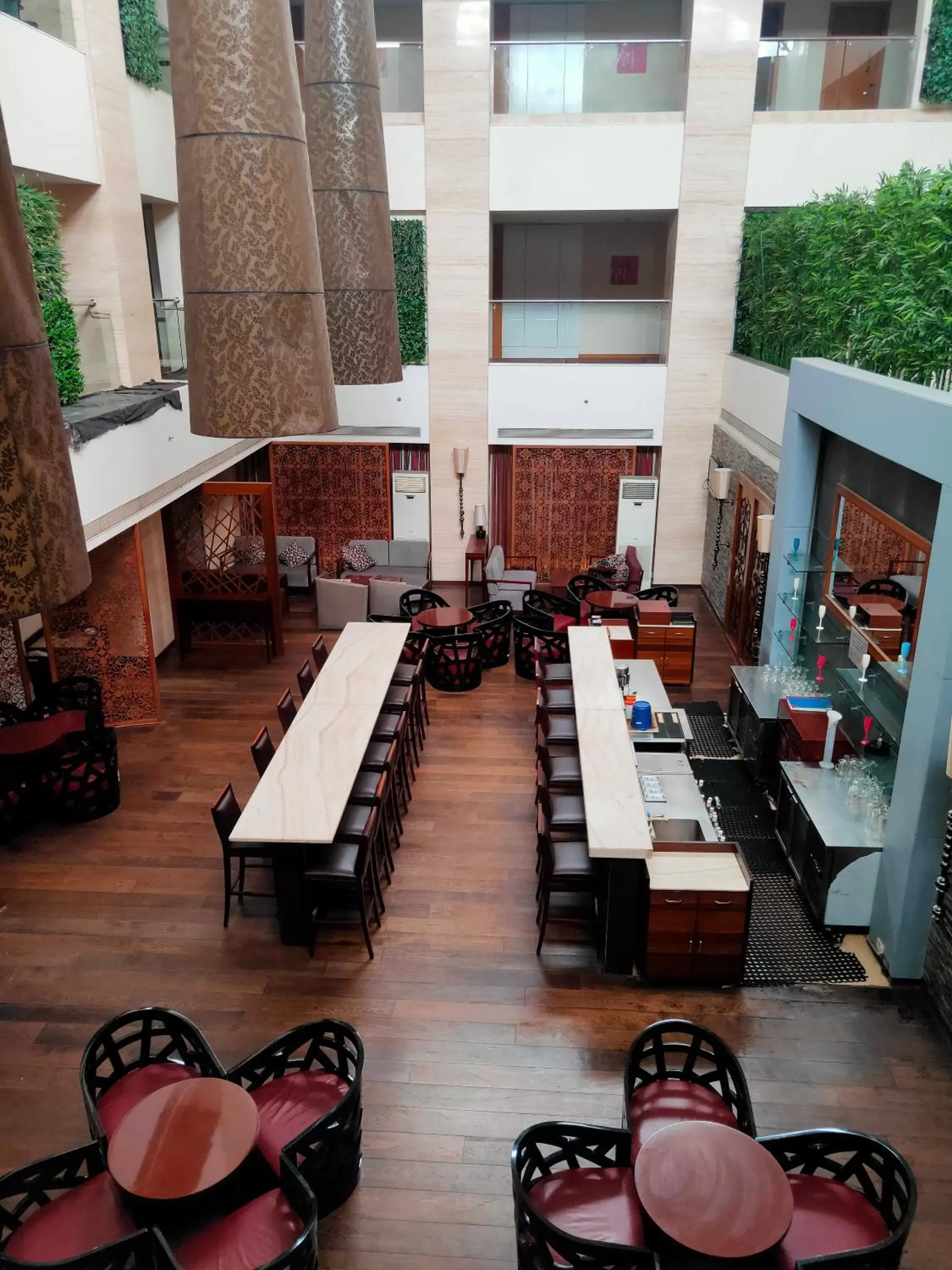 Lounge or bar, Restaurant/Places to Eat in Pride Plaza Hotel, Kolkata