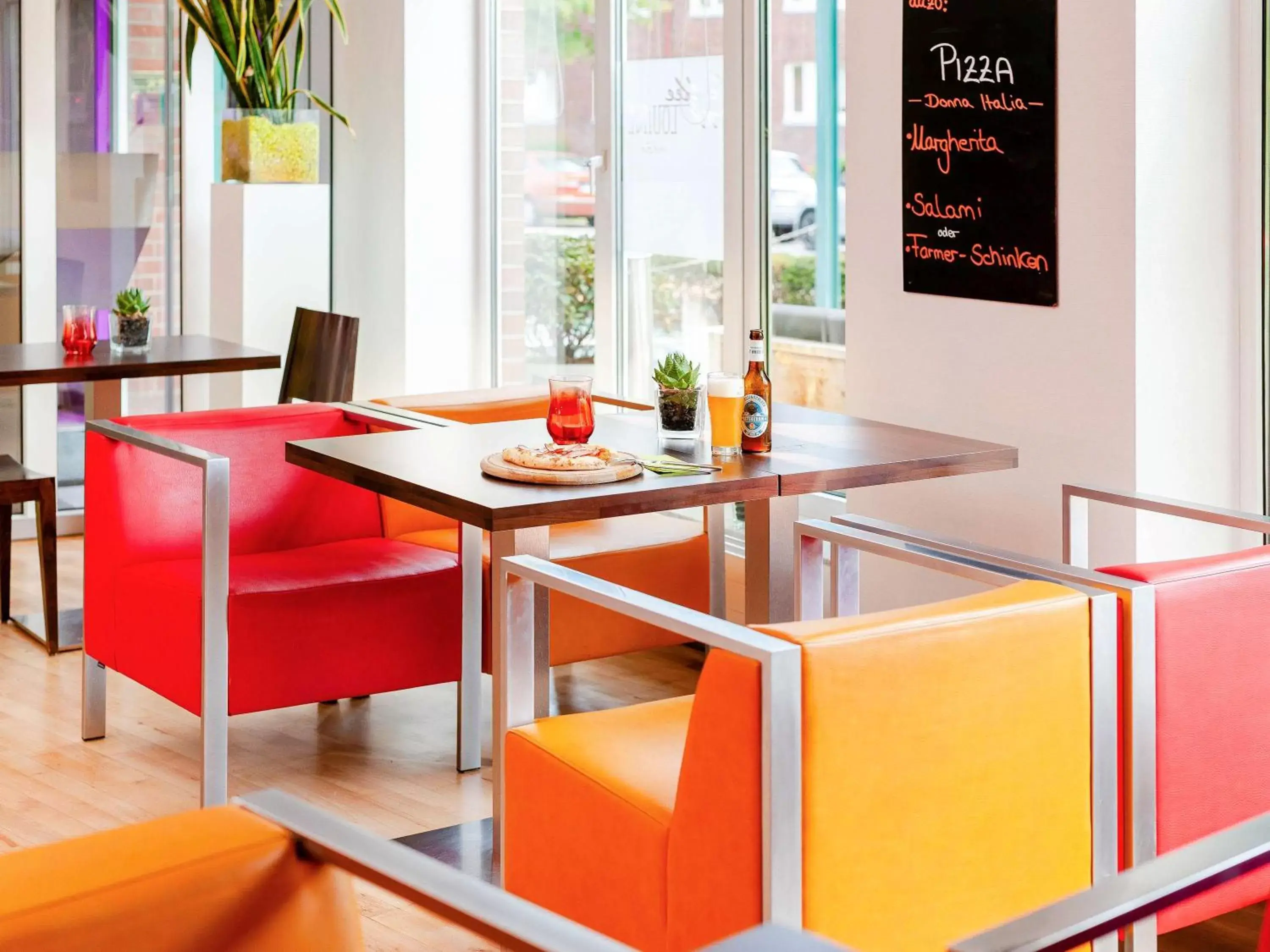 Lounge or bar, Dining Area in ibis Styles Hamburg Alster City