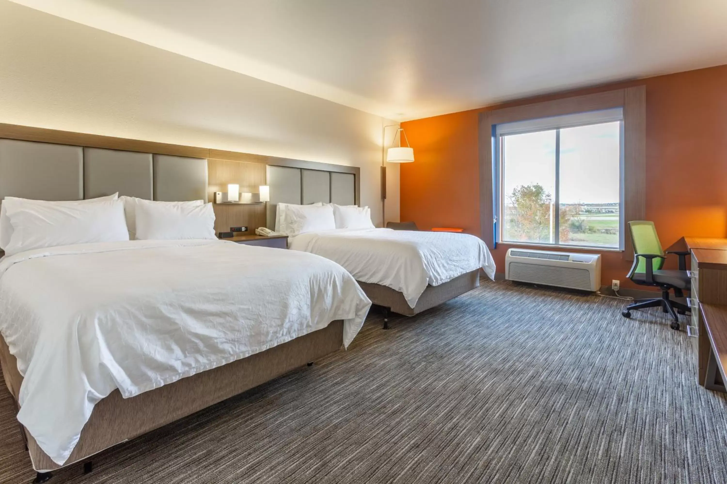 Photo of the whole room, Bed in Holiday Inn Express Rockford-Loves Park, an IHG Hotel