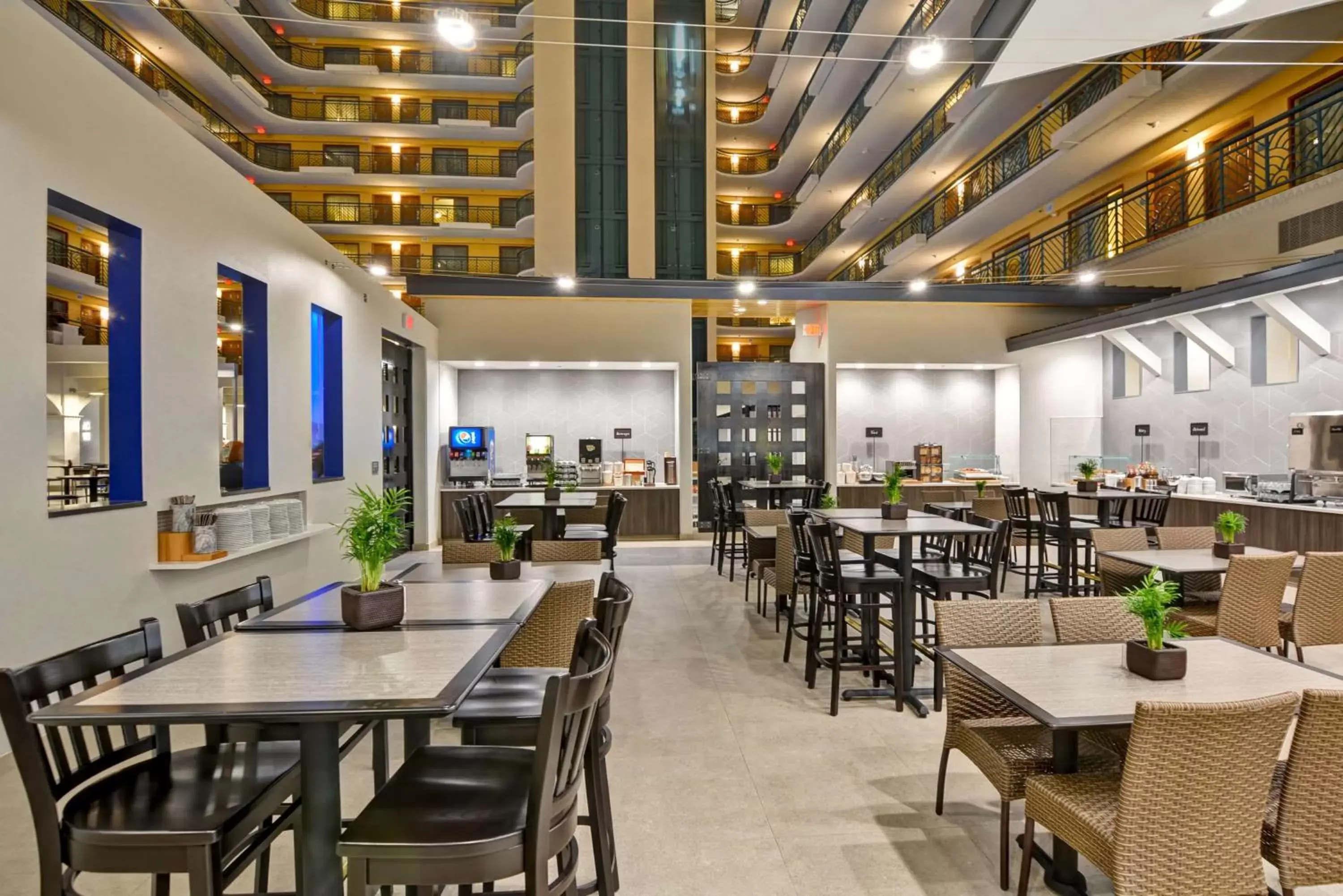 Dining area, Restaurant/Places to Eat in Embassy Suites by Hilton Miami International Airport