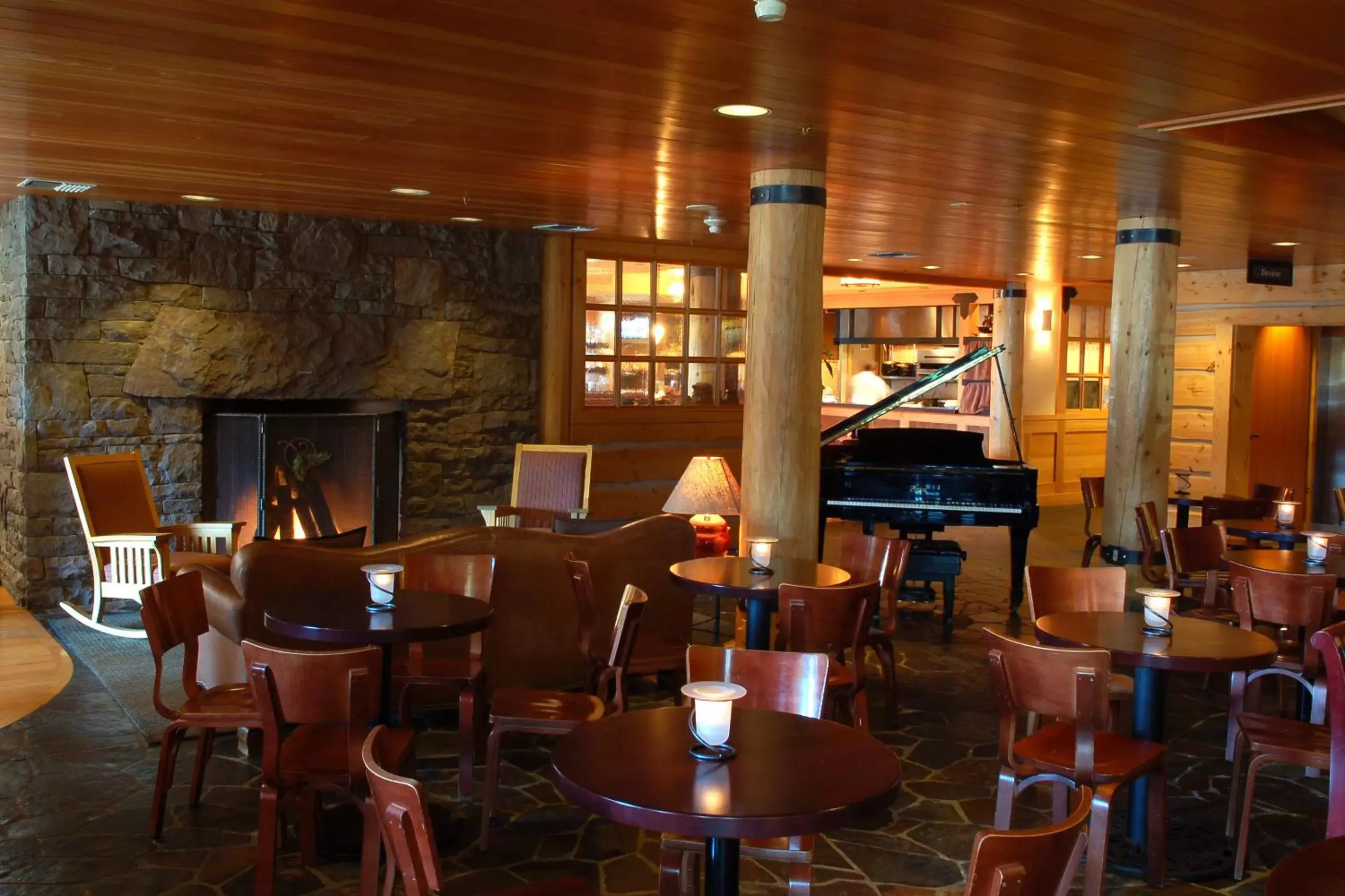 Lounge or bar in Heathman Lodge Lounge or bar in Heathman Lodge