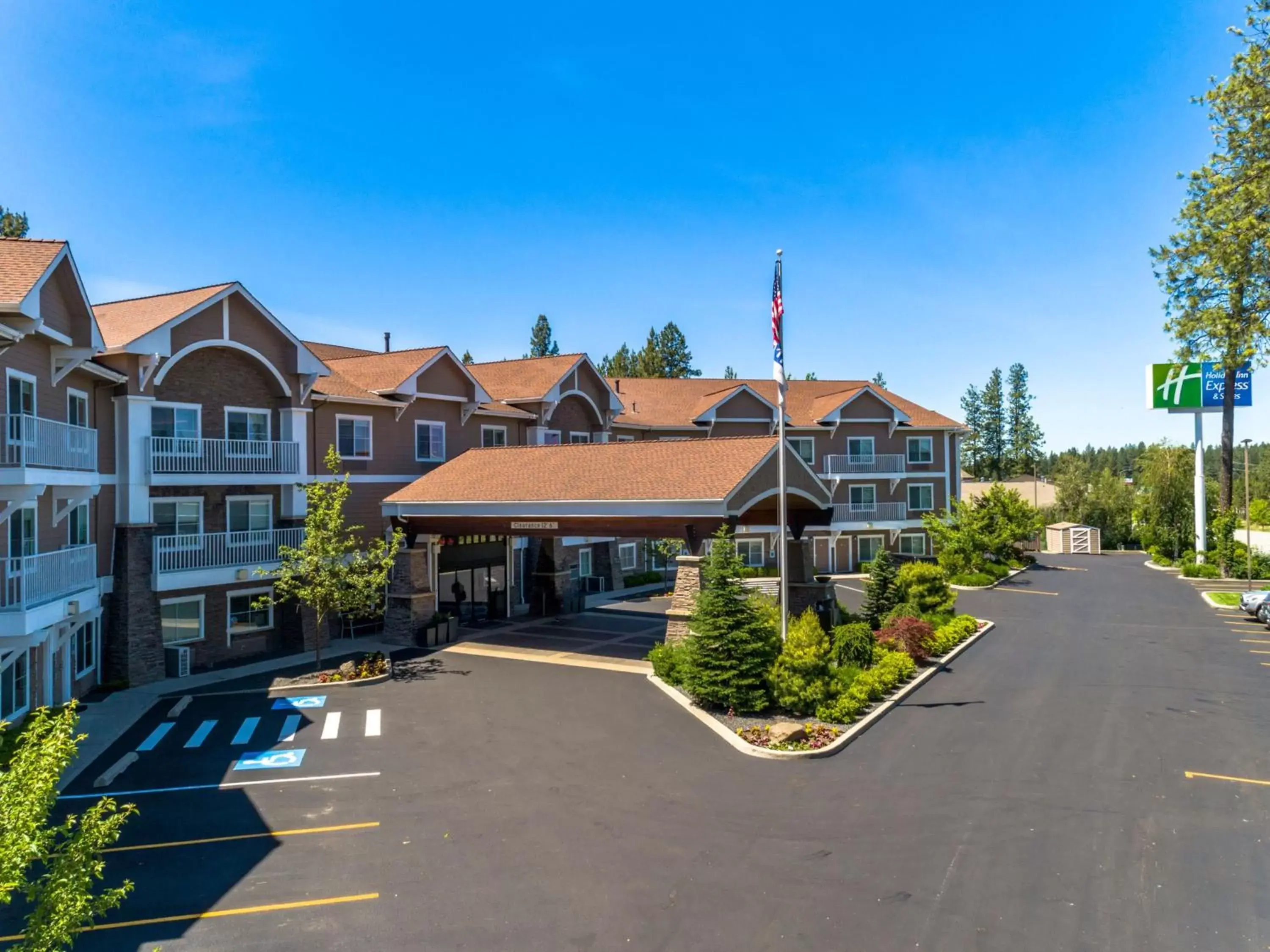 Property Building in Holiday Inn Express Hotel & Suites Coeur D'Alene I-90 Exit 11, an IHG Hotel