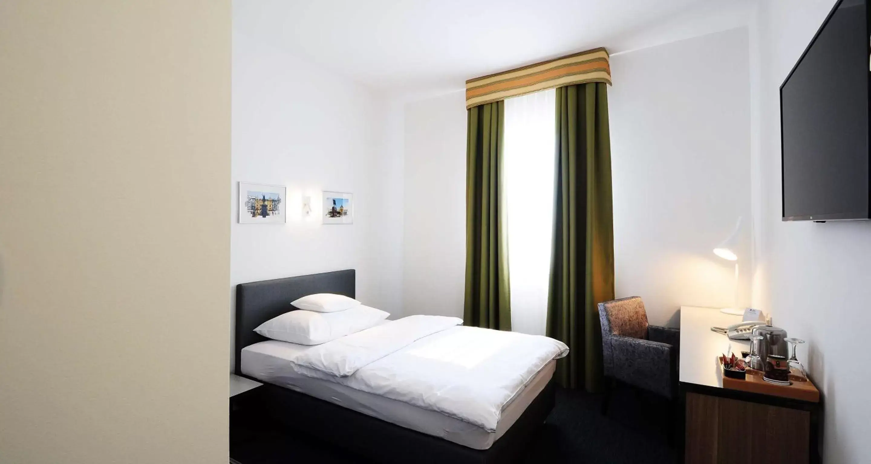 Bedroom, Bed in Best Western Airport Hotel Stella