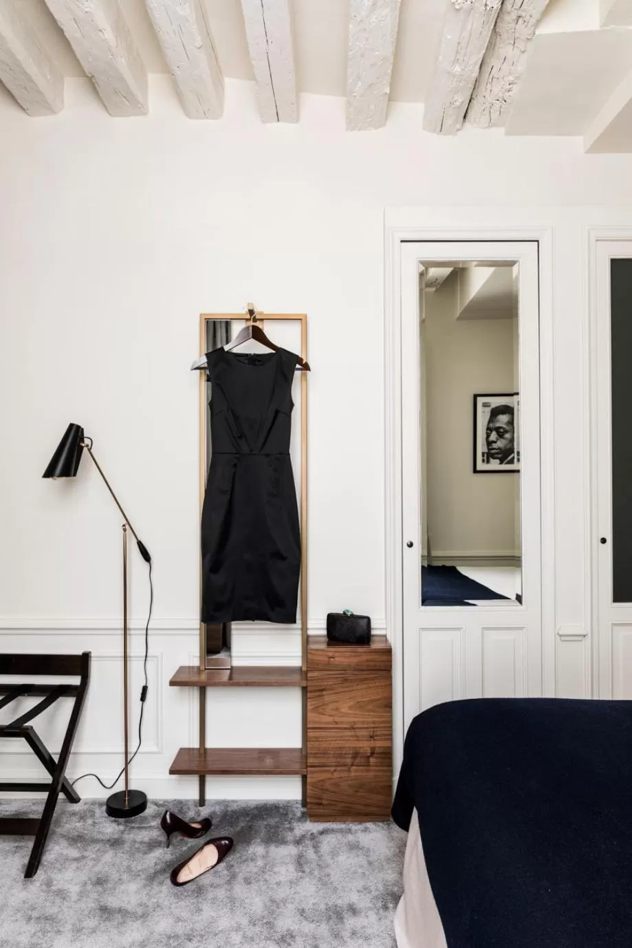 wardrobe, Bed in Hotel Verneuil Saint Germain