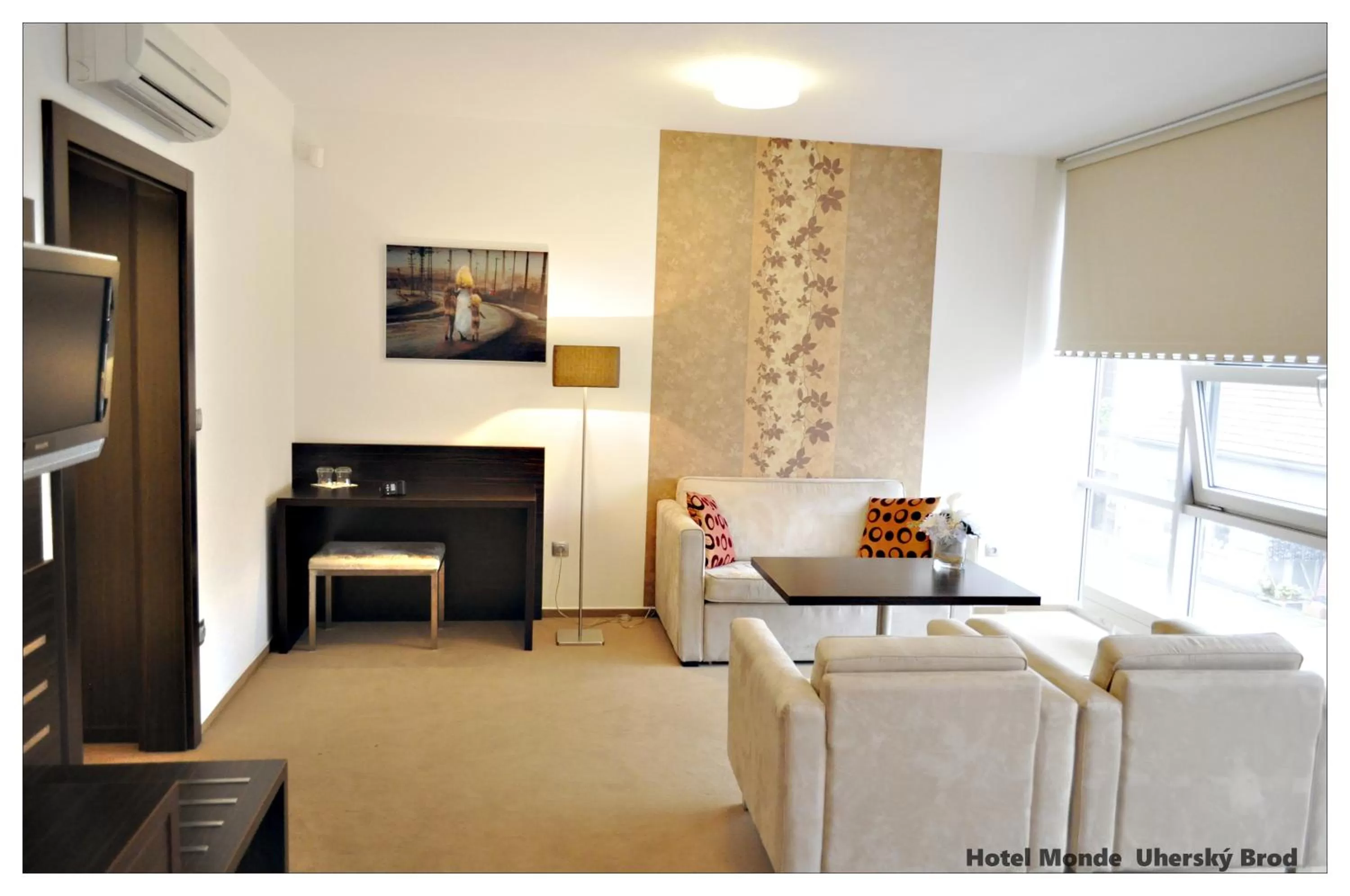 Seating area in Hotel Monde