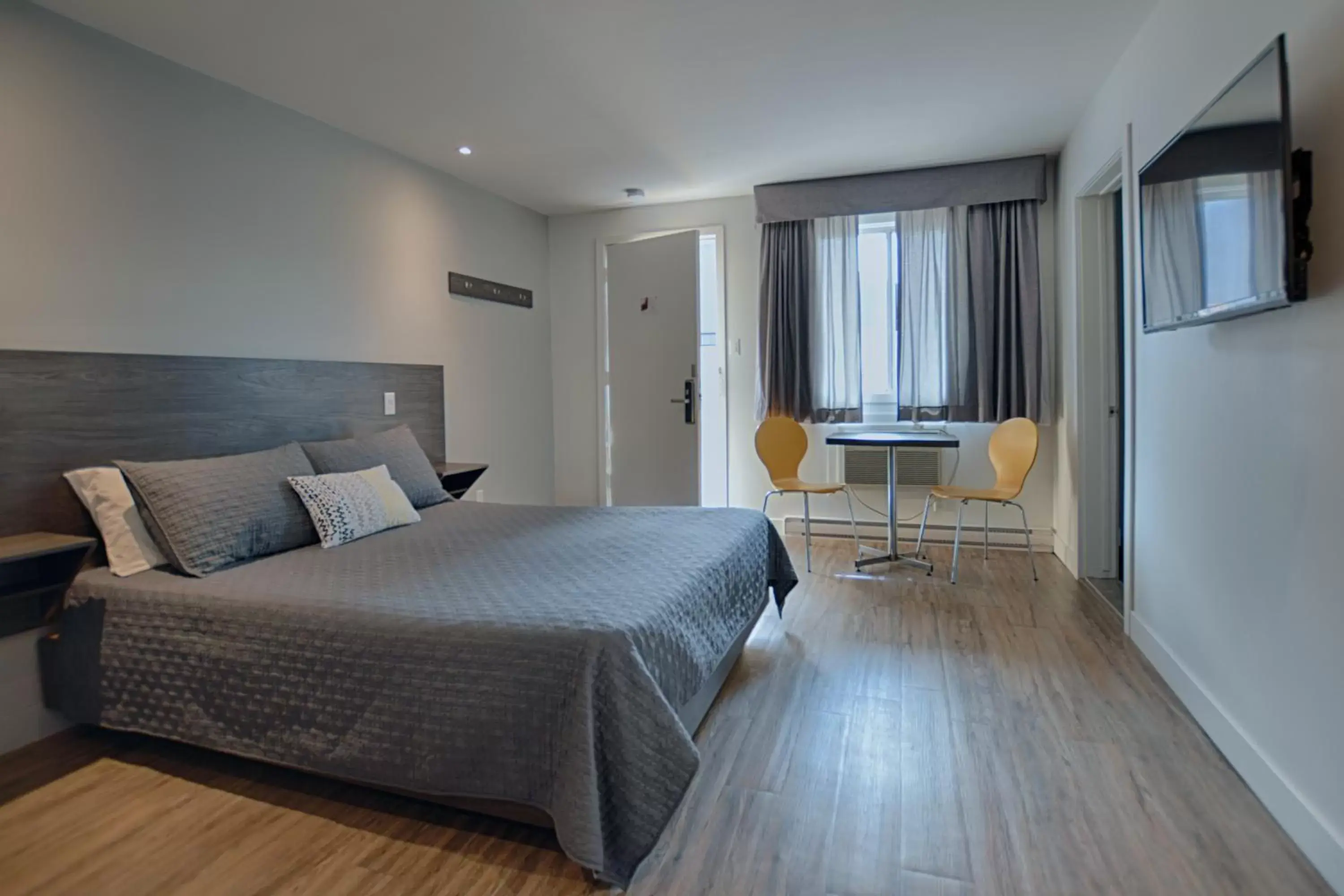 Bed in Le Fabreville Motel & Suites