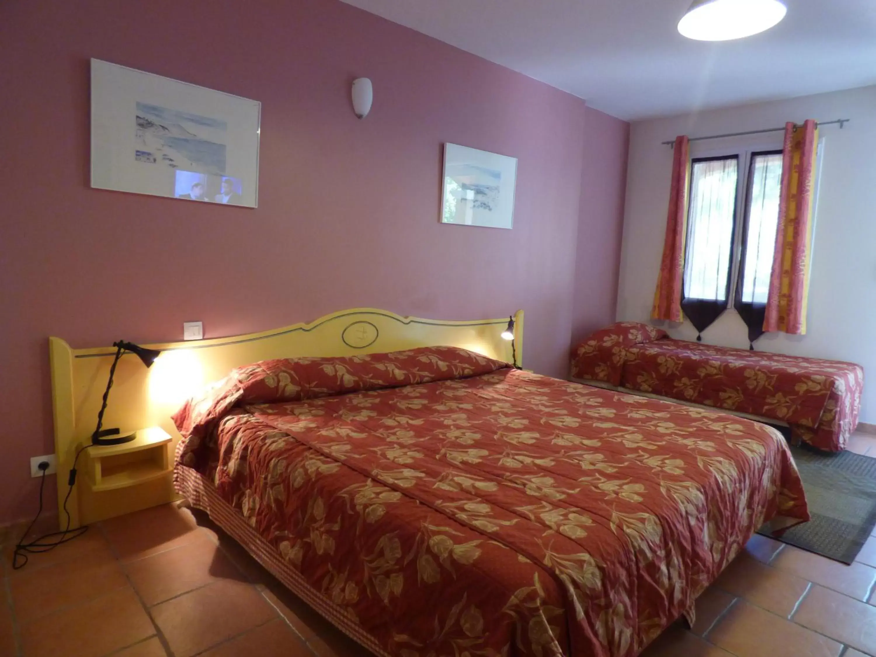 Property building, Bed in Appart'Hotel Festival Sud Aqua - Avignon TGV