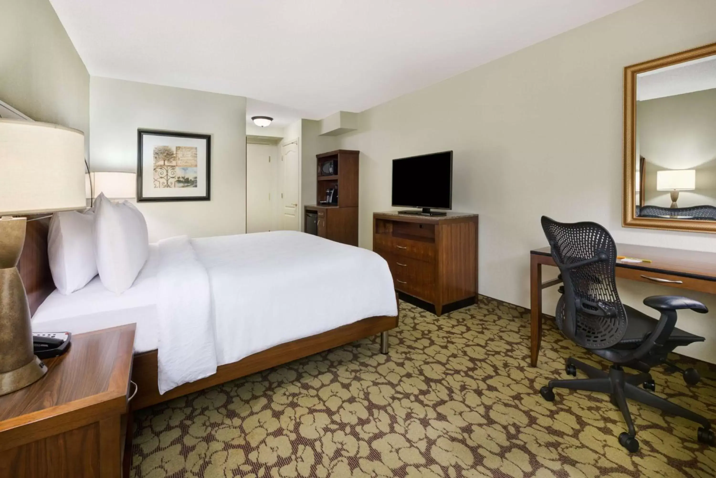 Bedroom in Hilton Garden Inn Atlanta North/Alpharetta
